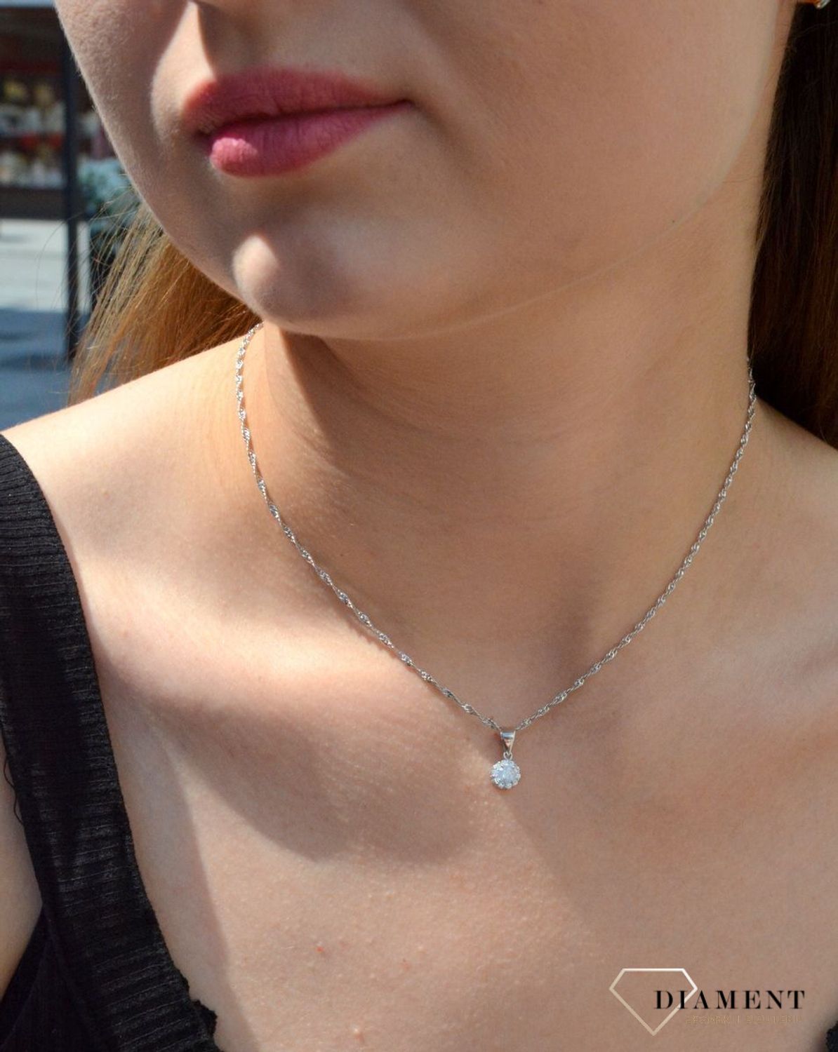 Zawieszka srebrna z cyrkoniami DIA-ZAW-6102-925. Zawieszka srebrna okrągłą. Zawieszka srebrna z cyrkoniami. Zawieszka idealna na prezent. Zawieszka na każdą okazję..jpg