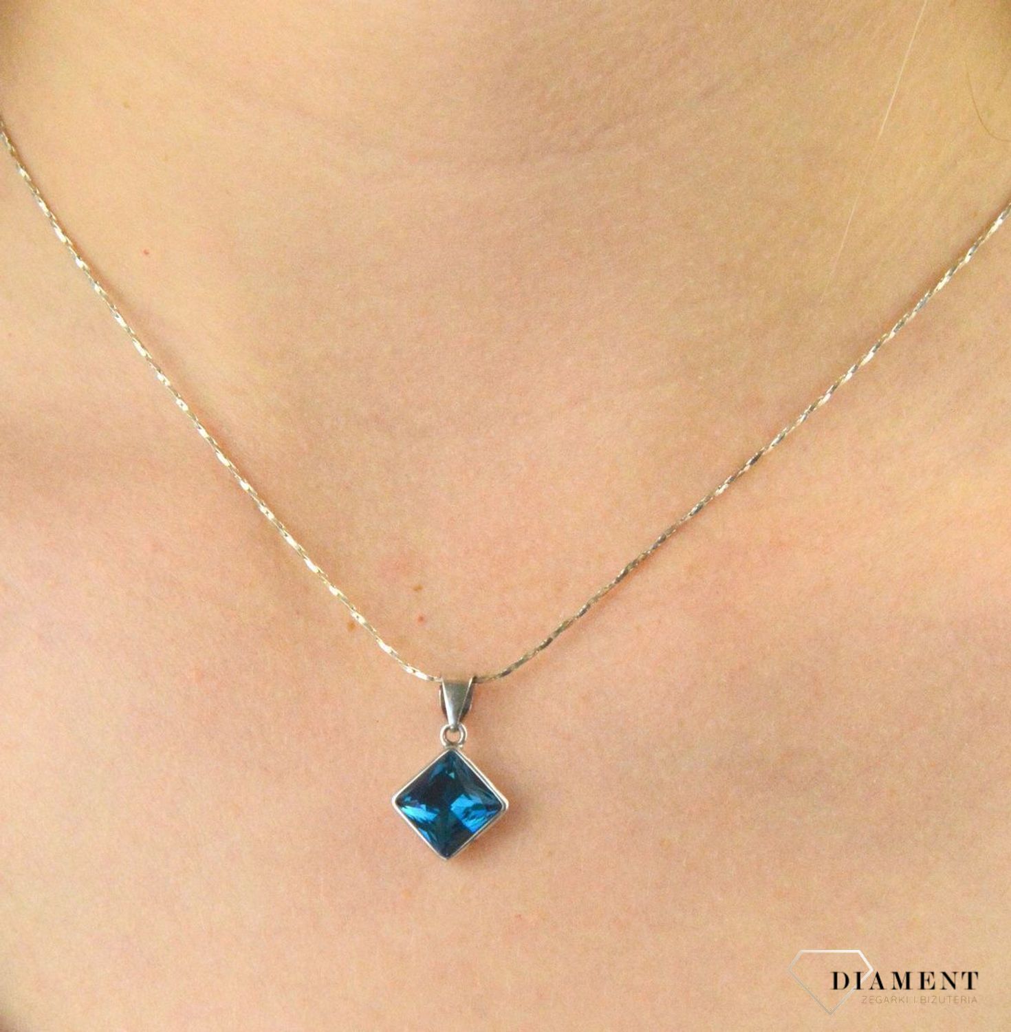 Zawieszka srebrna z niebieską cyrkonią DIA-ZAW-6108-925. Zawieszka z cyrkonią. Zawieszka z niebieską cyrkonią. Zawieszka srebrna. Zawieszka srebrna z cyrkonią. Zawieszka srebrna idealna na każdą okazję. Zaw.jpg