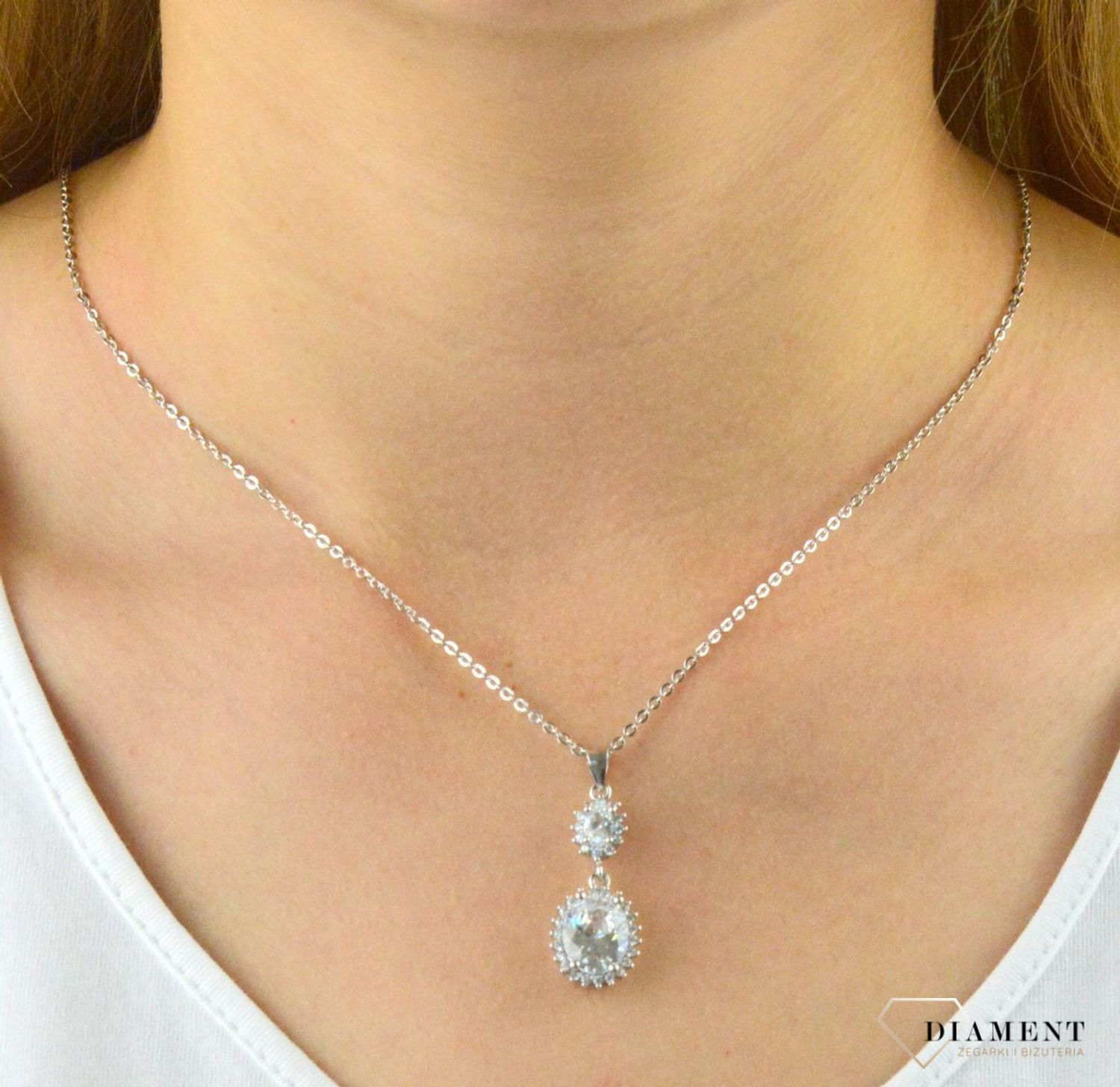 Zawieszka srebrna podwójna cyrkonia DIA-ZAW-6111-925. Zawieszka z podwójną cyrkonią. Zawieszka srebrna z białą dużą cyrkonią. Zawieszka srebrna wypukła cyrkonia. Zawieszka srebrna na każdą okazję. Zawieszka.jpg