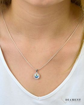 Zawieszka srebrna kryształ Swarovski i cyrkonie DIA-ZAW-6114-925. Srebrna zawieszka z cyrkoniami. Srebrna zawieszka z kryształkiem Swarovskiego. Srebrna zawieszka i.JPG