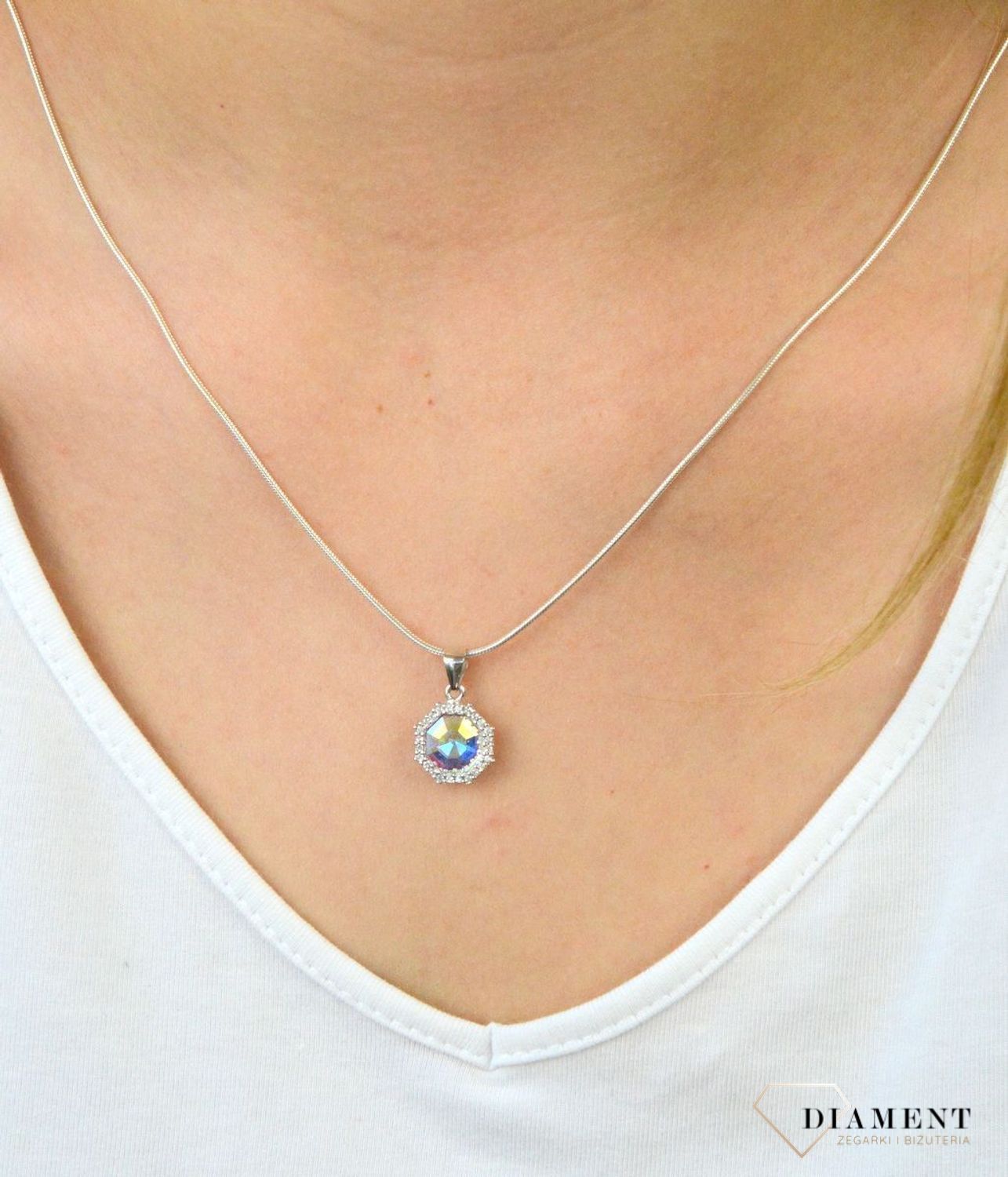 Zawieszka srebrna kryształ Swarovski i cyrkonie DIA-ZAW-6114-925. Srebrna zawieszka z cyrkoniami. Srebrna zawieszka z kryształkiem Swarovskiego. Srebrna zawieszka idealna na prezent. Srebrna zawieszka na ka.jpg