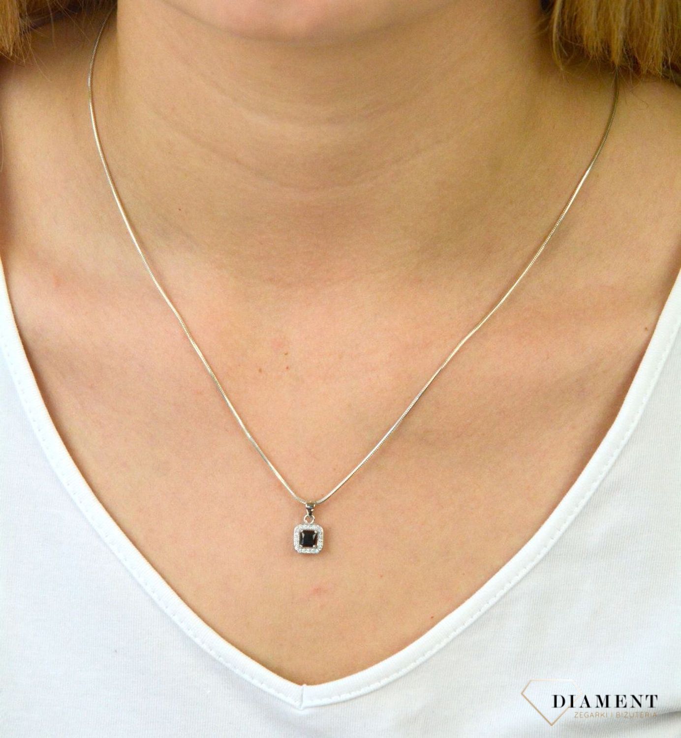 Srebrna zawieszka z czarną cyrkonią DIA-ZAW-6119-925. Srebrna zawieszka damska. Srebrna zawieszka z cyrkonią. Srebrna zawieszka z czarną cyrkonią. Srebrna zawieszka damska idealna na prezent..jpg