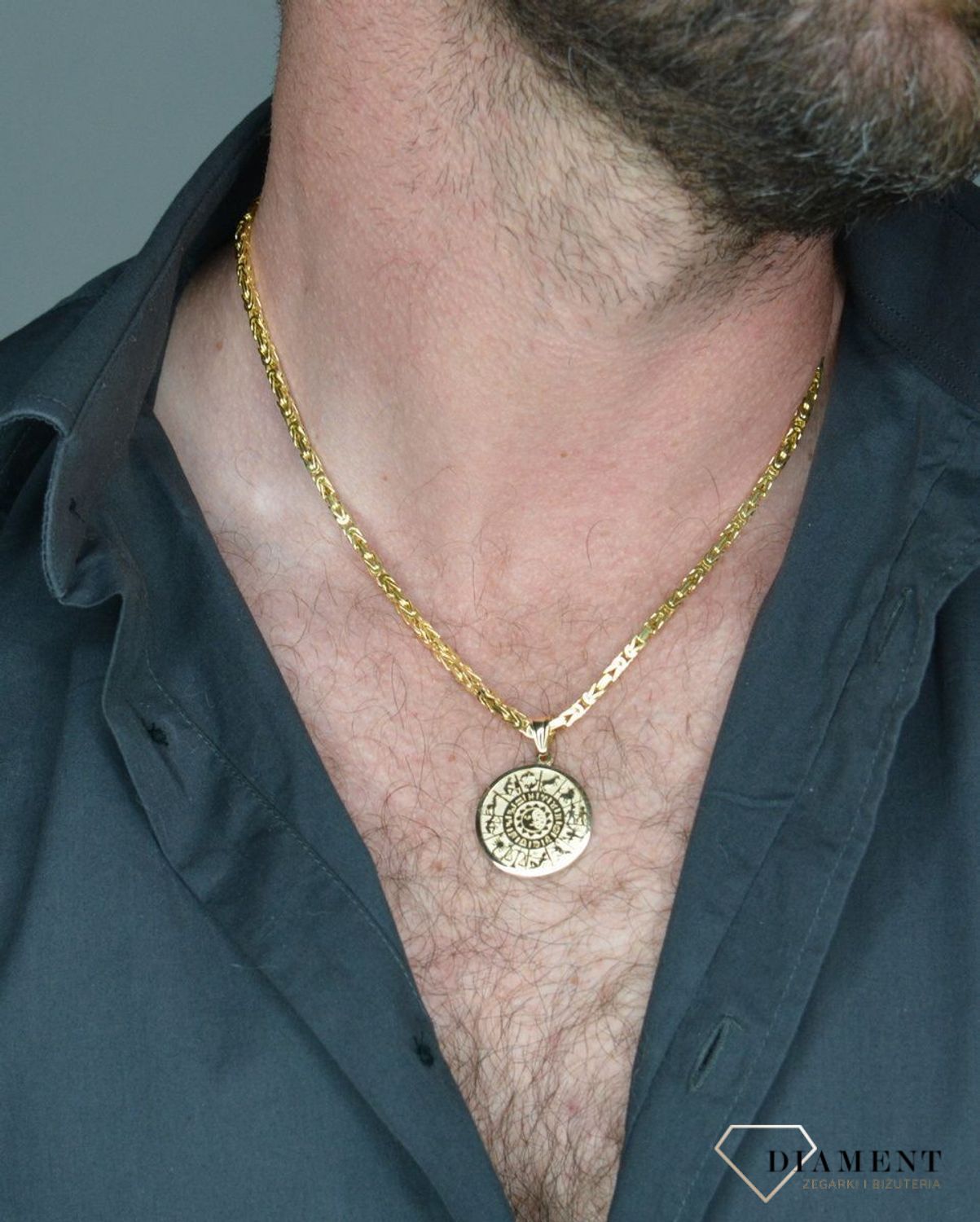 Złota zawieszka z motywem koła astrologicznego DIA-ZAW-6235-585. Złota zawieszka idealna do złotego łańcuszka. Zawieszka ze złota. Zawieszka koło astrologiczne. Zawieszka złota okrągła. Zawieszka złota dams.jpg