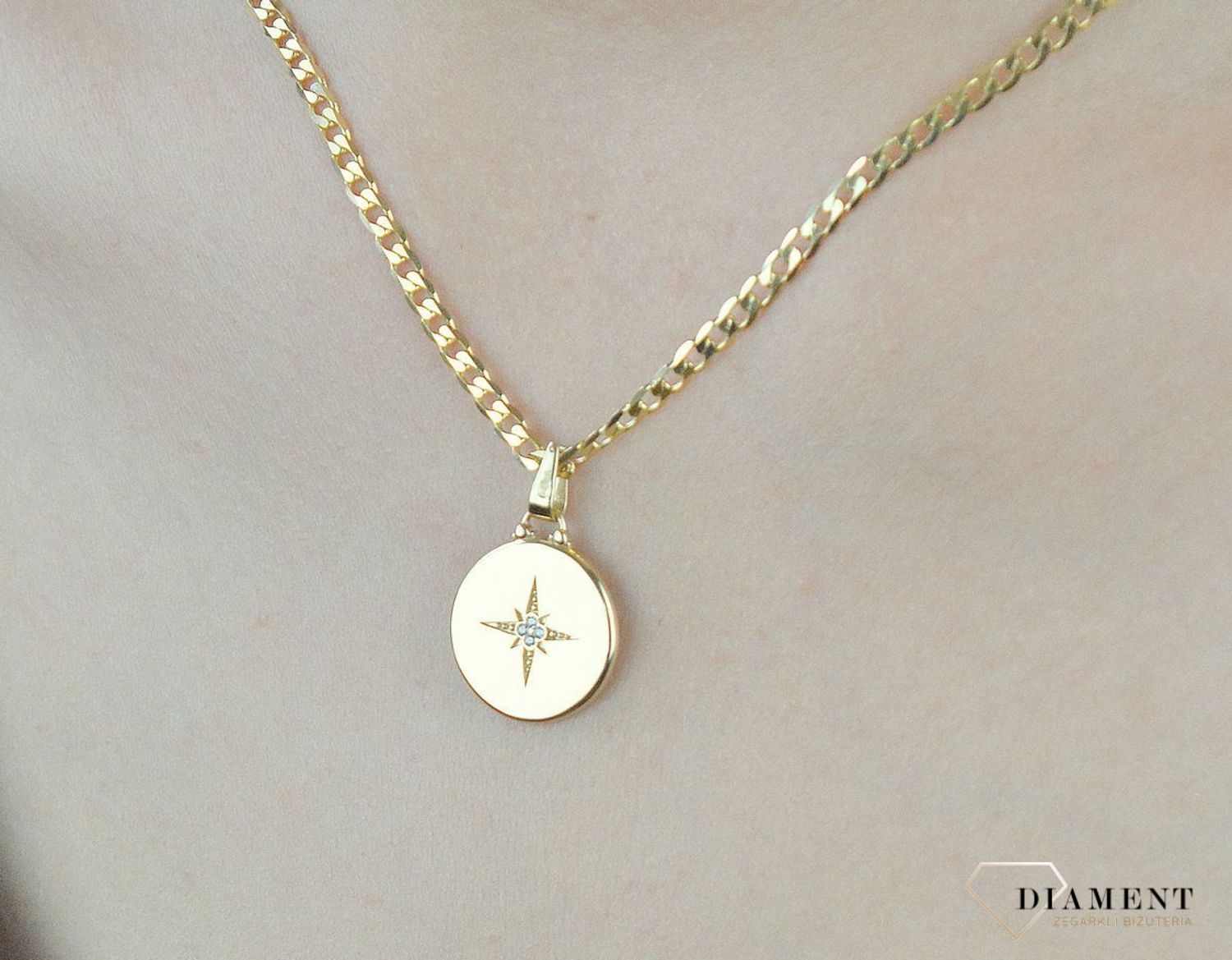 Zawieszka złota próby 585  róża wiatrów DIA-ZAW-6237-585. Złota zawieszka w kształcie róży wiatrów. Zawieszka została wykonana z najwyższ.jpg
