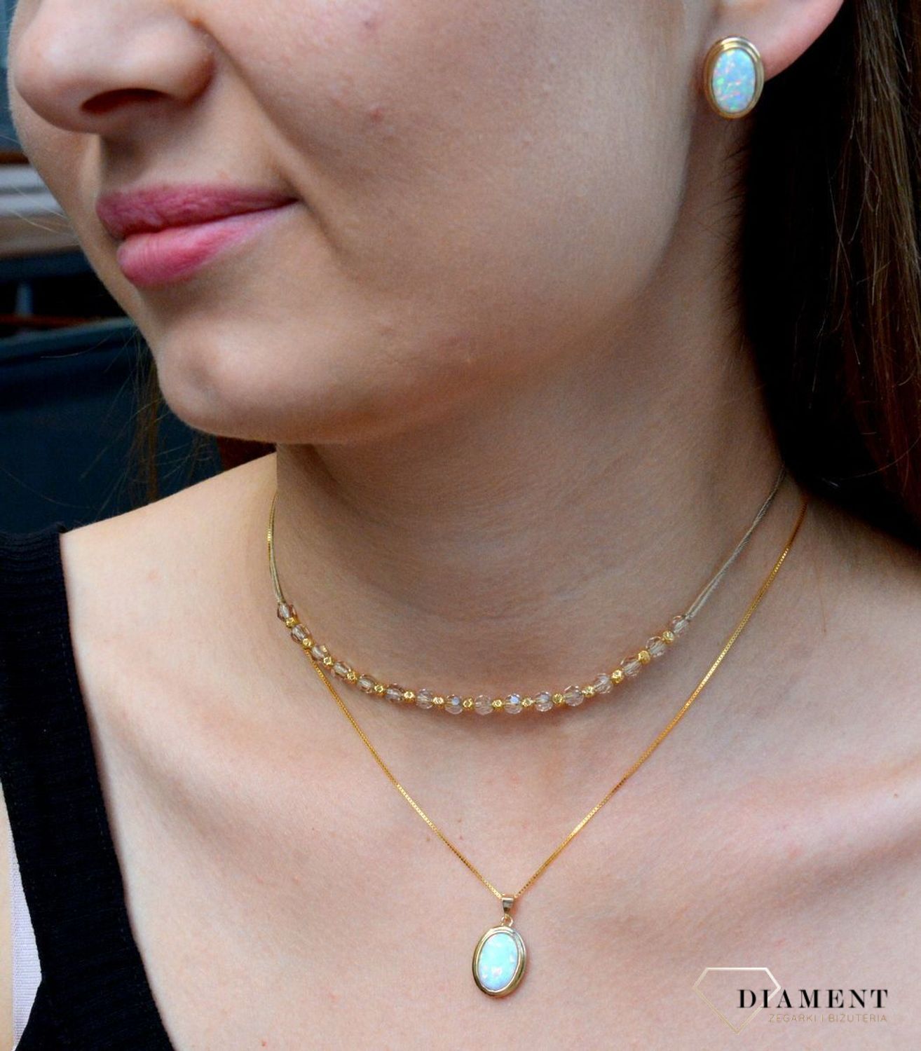 Złota zawieszka owalna z opalem DIA-ZAW-6239-585. Złota zawieszka z opalem. Złota zawieszka owalna. Złota zawieszka z białym kamieniem. Złota zawieszka damska. Złota.jpg