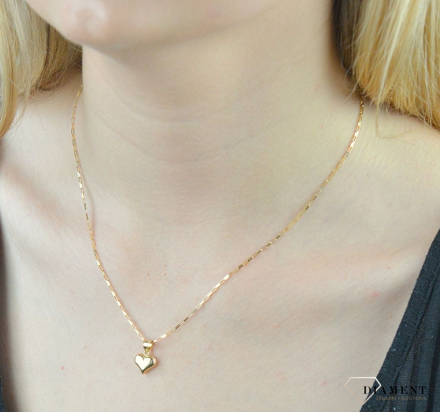 Zawieszka złota serduszko grawerowane DIA-ZAW-6241-585 . Złota zawieszka damska. Złota zawieszka serce. Zawieszka serce. Zawieszka wypukłe serce. Serce dla ukochanej. Zawieszka złota serduszko idealna na prezent..jpg