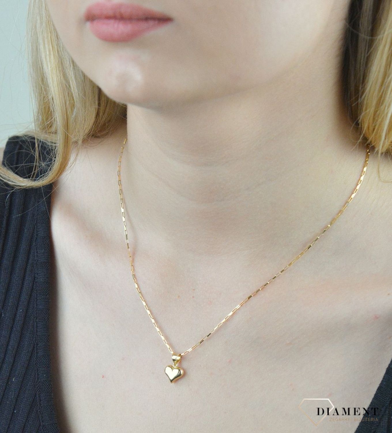 Zawieszka złota serduszko grawerowane DIA-ZAW-6241-585 . Złota zawieszka damska. Złota zawieszka serce. Zawieszka serce. Zawieszka wypukłe serce. Serce dla ukochanej. Zawieszka złota serduszko idealna na prezent..jpg