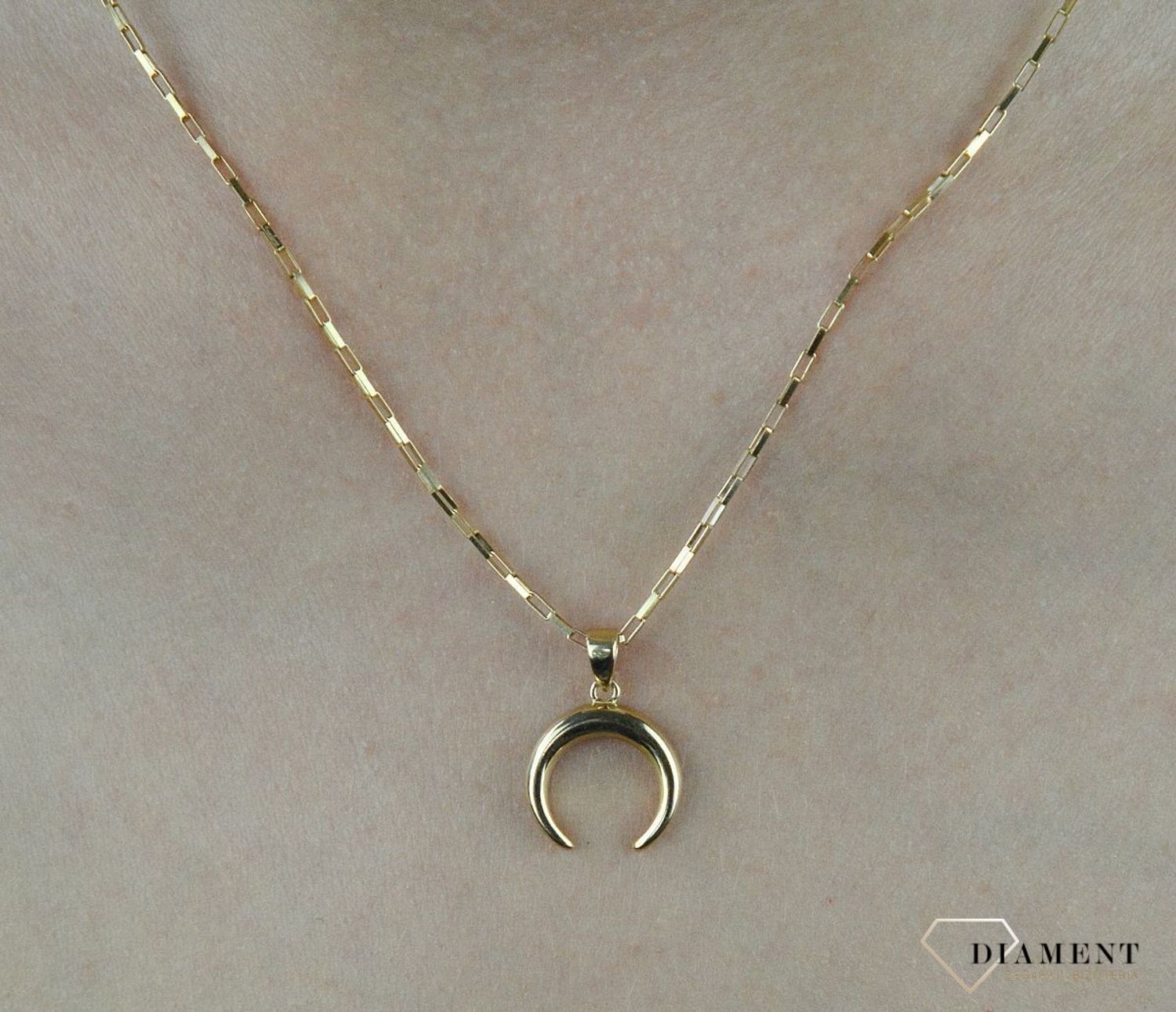 Złota zawieszka półksiężyc próby 585 DIA-ZAW-6252-585. Śliczna, złota zawieszka z modnym elementem ozdobnym w postaci półksiężyca będą uniwersalnym uzupe.jpg