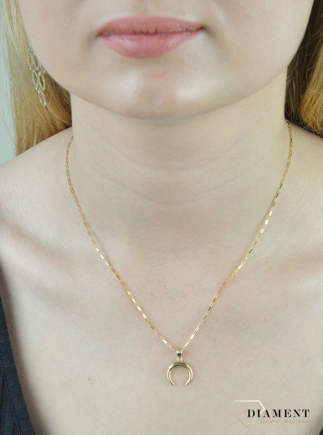 Złota zawieszka półksiężyc próby 585 DIA-ZAW-6252-585. Śliczna, złota zawieszka z modnym elementem ozdobnym w postaci półksiężyca będą uniwersalnym uzupe.jpg