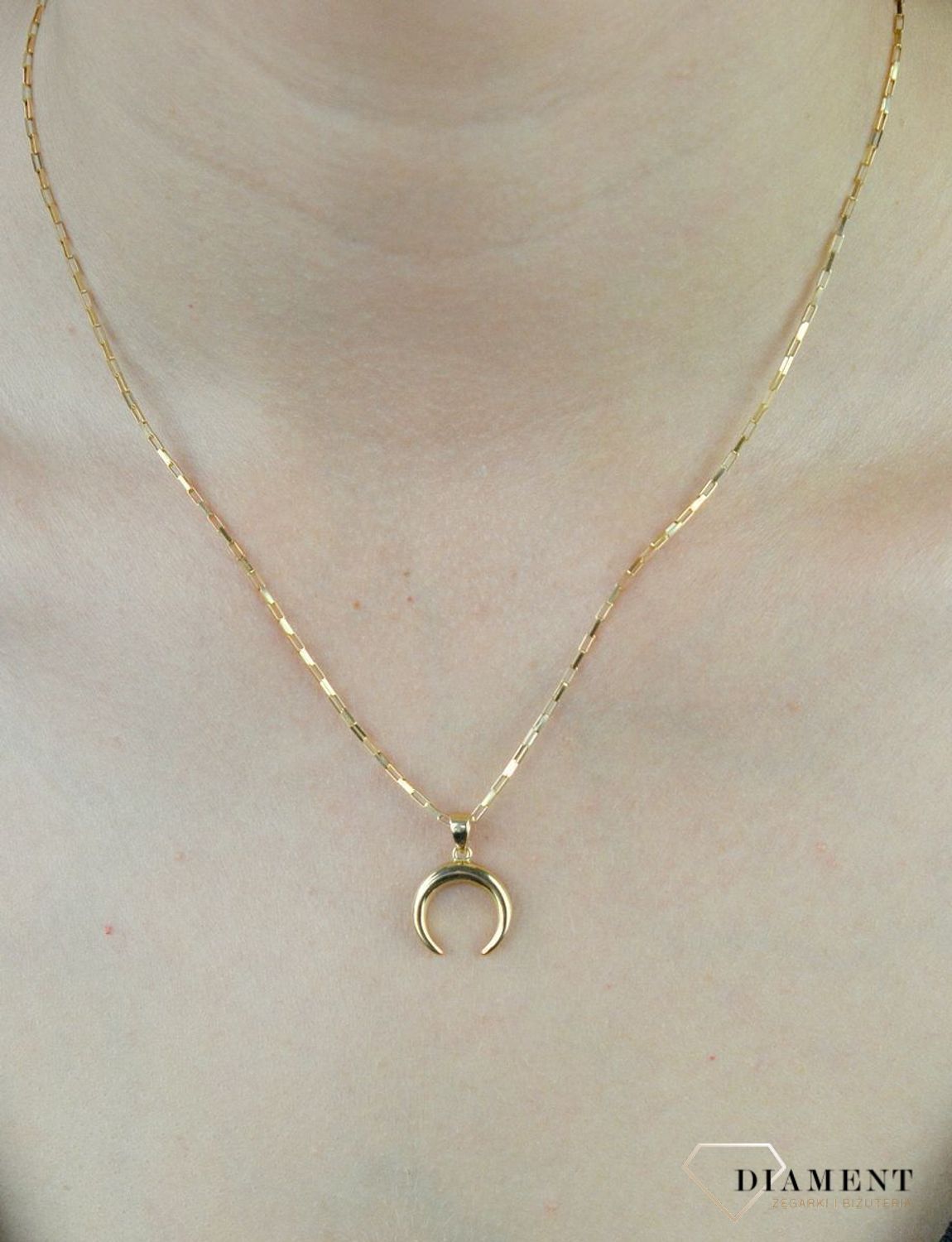 Złota zawieszka półksiężyc próby 585 DIA-ZAW-6252-585. Śliczna, złota zawieszka z modnym elementem ozdobnym w postaci półksiężyca będą uniwersalnym uzupe.jpg