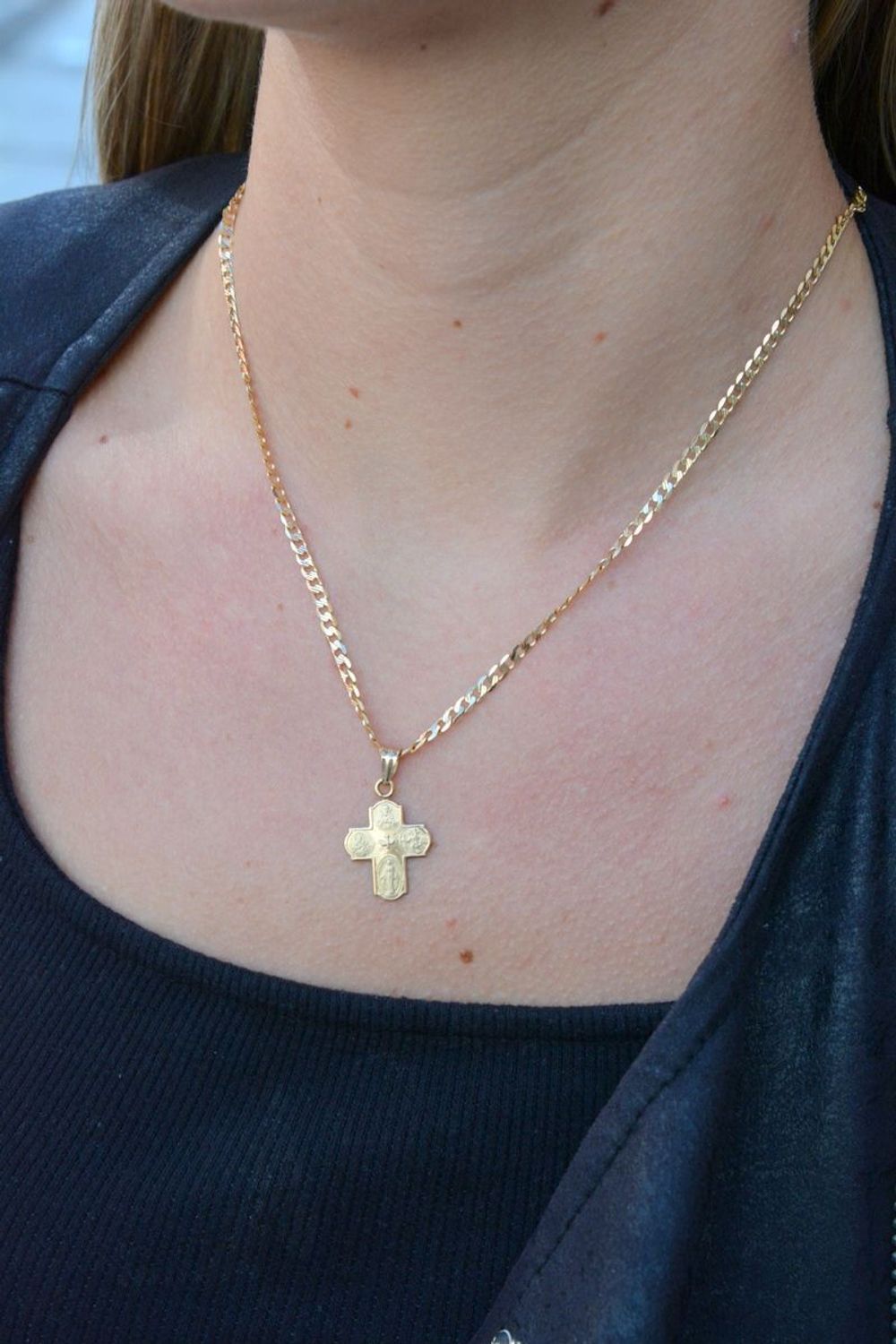 Złota zawieszka krzyżyk 585 z wizerunkami Świętych DIA-ZAW-6259-585 ✓Złote zawieszki w Sklepie z Biżuterią zegarki-diament.pl✓Piękne i Stylowe Wisiorki✓Prawdziwe Złoto✓Darmowa wysyłka.jpg