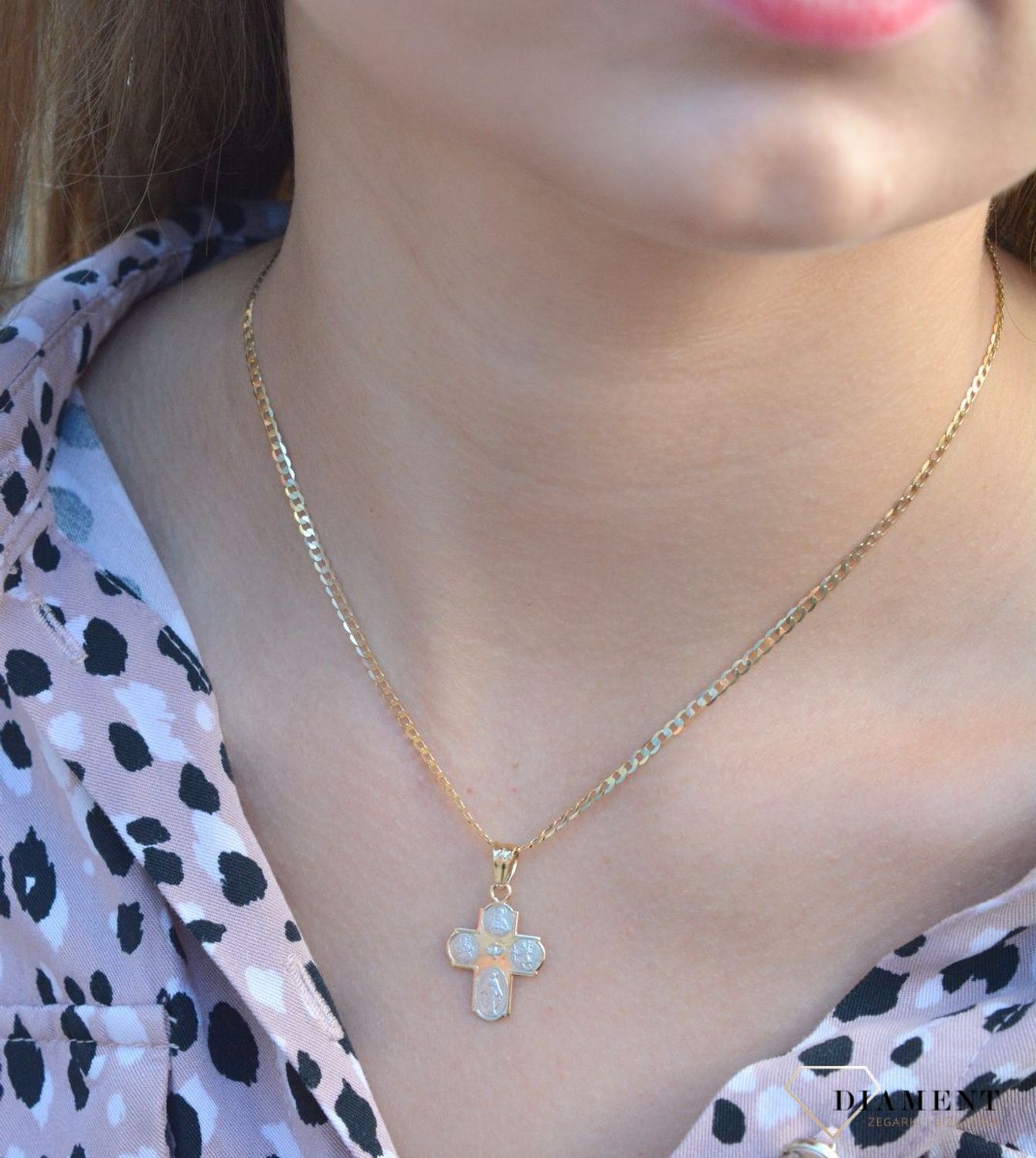 Złota zawieszka krzyżyk 585 z wizerunkami Świętych DIA-ZAW-6260-585 ✓Złote zawieszki w Sklepie z Biżuterią zegarki-diament.pl✓Piękne i Stylowe Wisiorki✓Prawdziwe Złoto✓Darmowa wysyłka.jpg