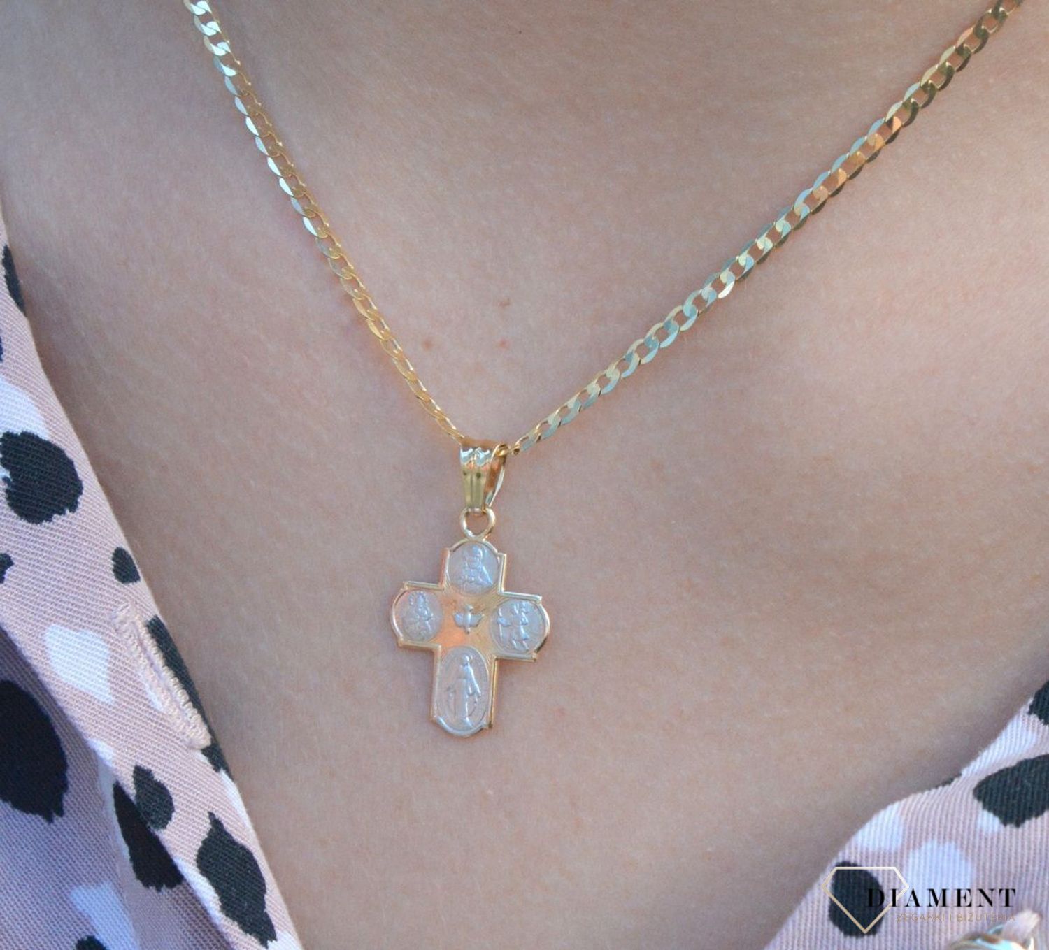 Złota zawieszka krzyżyk 585 z wizerunkami Świętych DIA-ZAW-6260-585 ✓Złote zawieszki w Sklepie z Biżuterią zegarki-diament.pl✓Piękne i Stylowe Wisiorki✓Prawdziwe Złoto✓Darmowa wysyłka.jpg