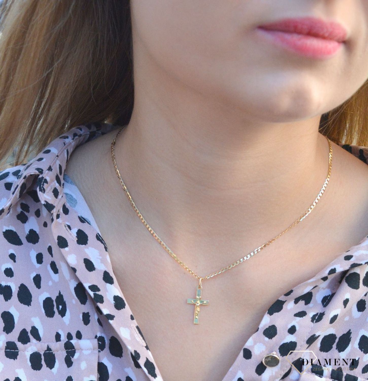 Złota zawieszka krzyżyk 585 z Jezusem DIA-ZAW-6261-585 ✓Złote zawieszki w Sklepie z Biżuterią zegarki-diament.pl ✓Piękne i Stylowe Wisiorki ✓Prawdziwe Złoto ✓Darmowa wysyłka.jpg