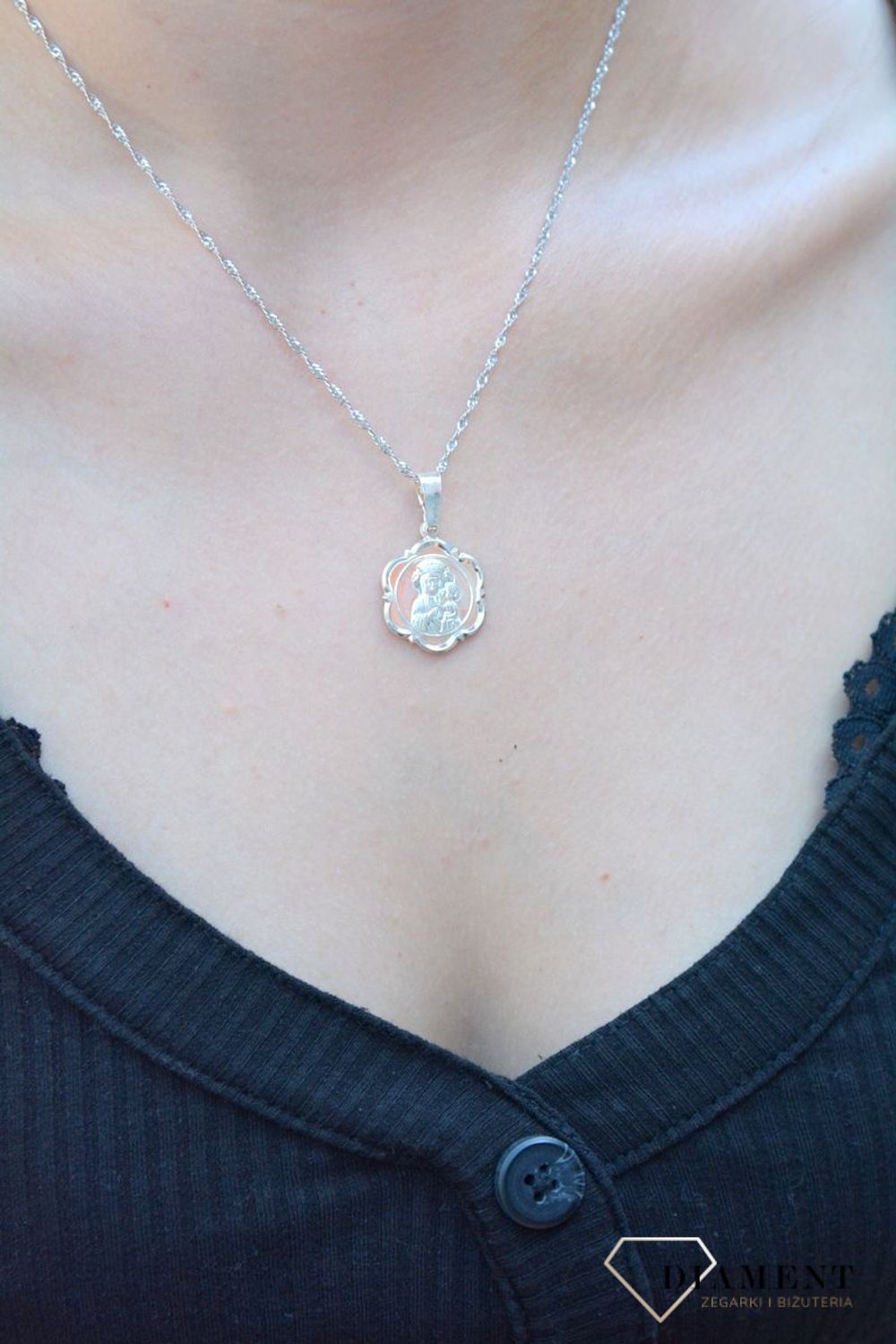 Medalik srebrny z Maryją i dzieciątkiem DIA-ZAW-6294-925. Medalik Święty. Zawieszka medalik. Medalik z Maryją z dzieciątkiem. Medalik idealny na chrzest, bierzmowanie, I Komunię Św. Medalik ide (2).jpg