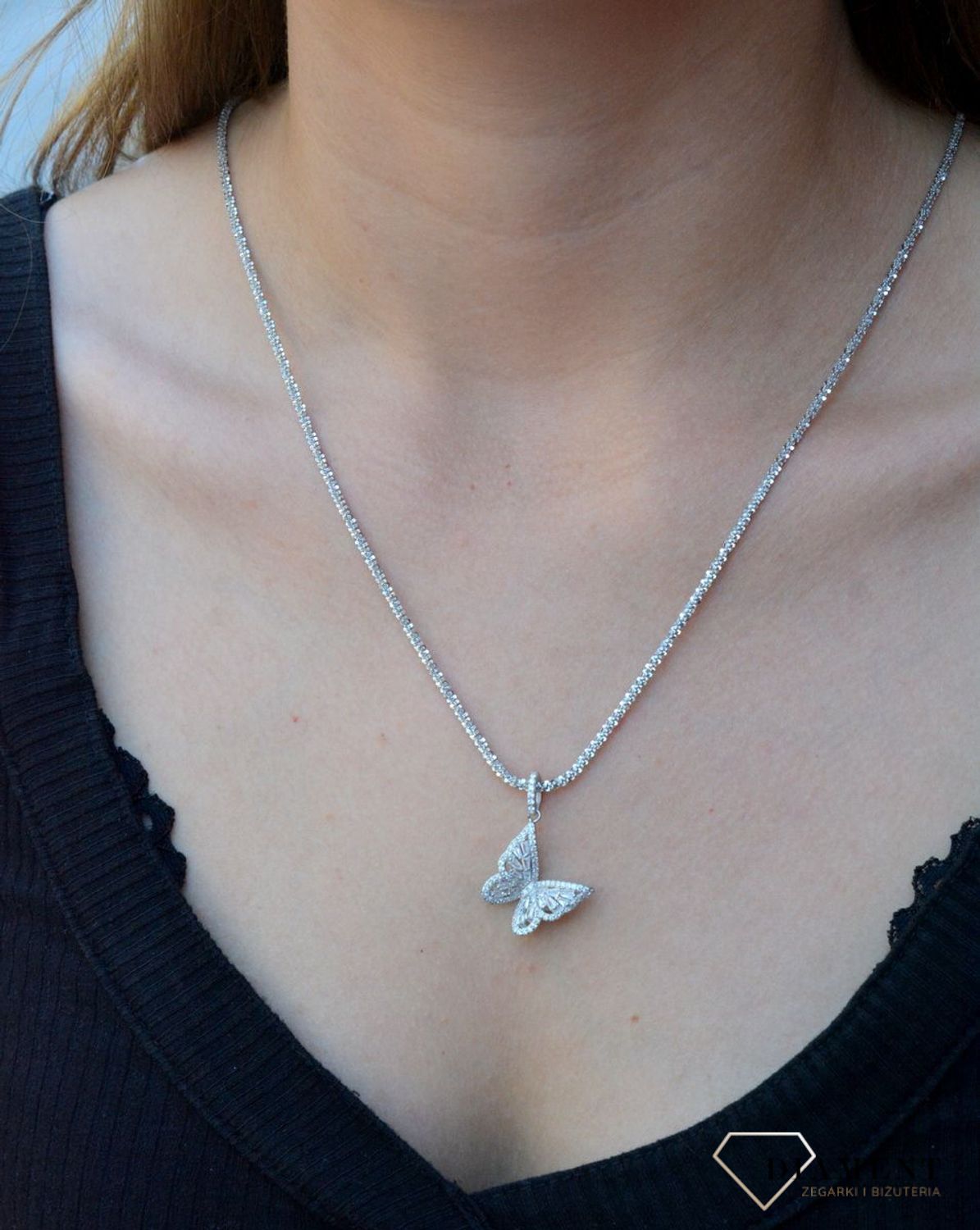 Zawieszka srebrna motylek wysadzony cyrkoniami DIA-ZAW-6349-925. Zawieszka srebrna motylek. zawieszka srebrna damska, dziecięca. zawieszka motylek z cyrkoniami. zawieszka motylek idealna na prezent..jpg