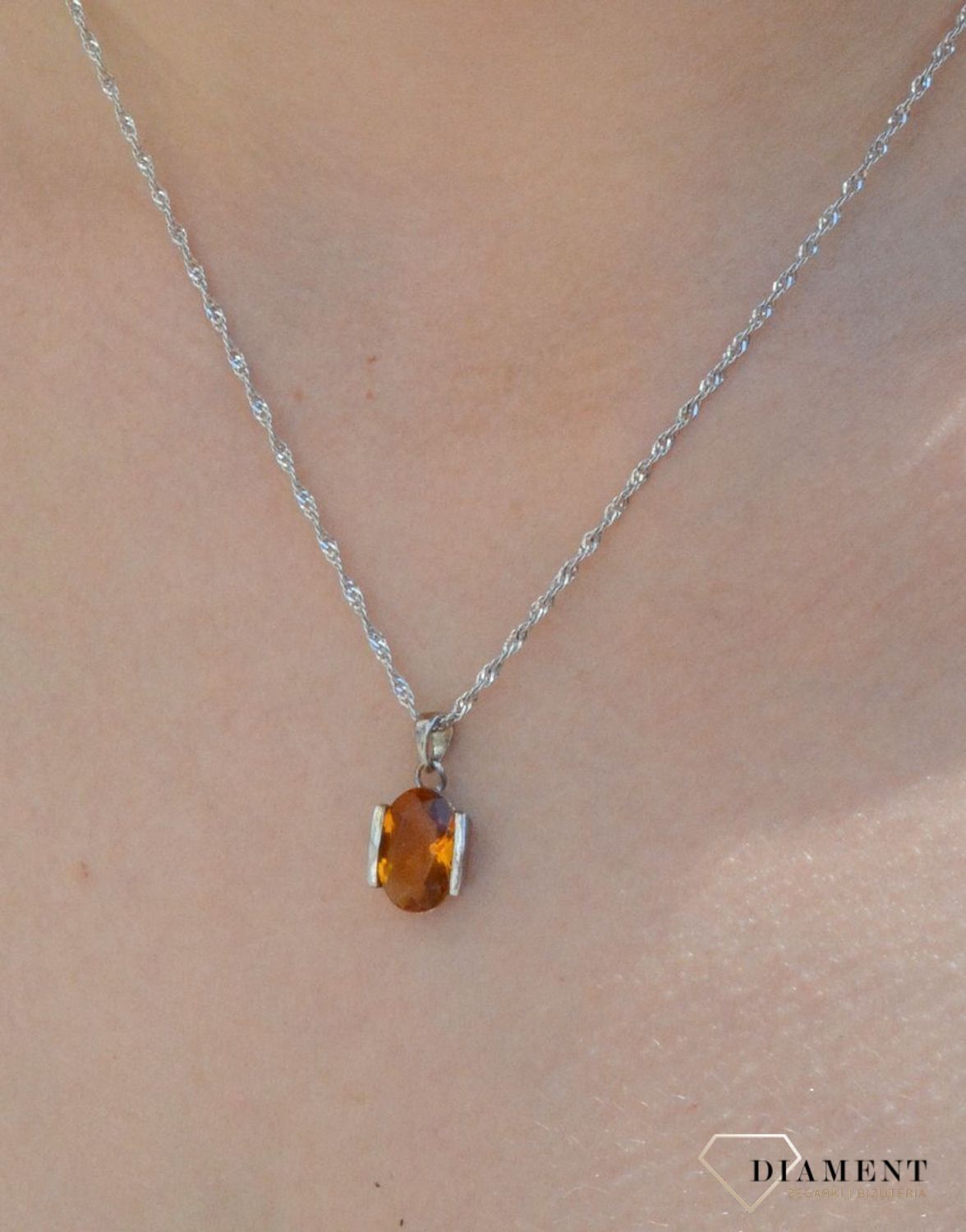 Zawieszka srebrna 'Bursztynowy kryształ' DIA-ZAW-6362-925. Zawieszka damska srebrna. Zawieszka srebrna z kryształem. Zawieszka srebrna z bursztynowym kryształem. Zawieszka srebrn.jpg