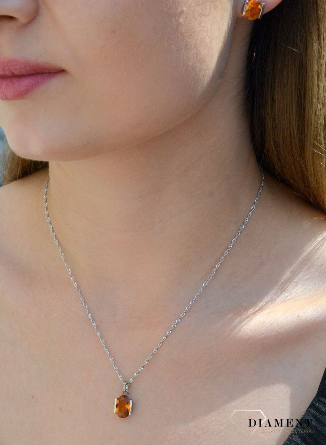 Zawieszka srebrna 'Bursztynowy kryształ' DIA-ZAW-6362-925. Zawieszka damska srebrna. Zawieszka srebrna z kryształem. Zawieszka srebrna z bursztynowym kryształem. Zawieszka srebrn.jpg