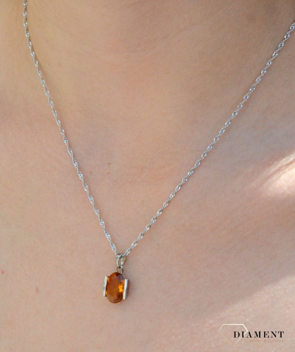 Zawieszka srebrna 'Bursztynowy kryształ' DIA-ZAW-6362-925. Zawieszka damska srebrna. Zawieszka srebrna z kryształem. Zawieszka srebrna z bursztynowym kryształem. Zawieszka srebrn.jpg