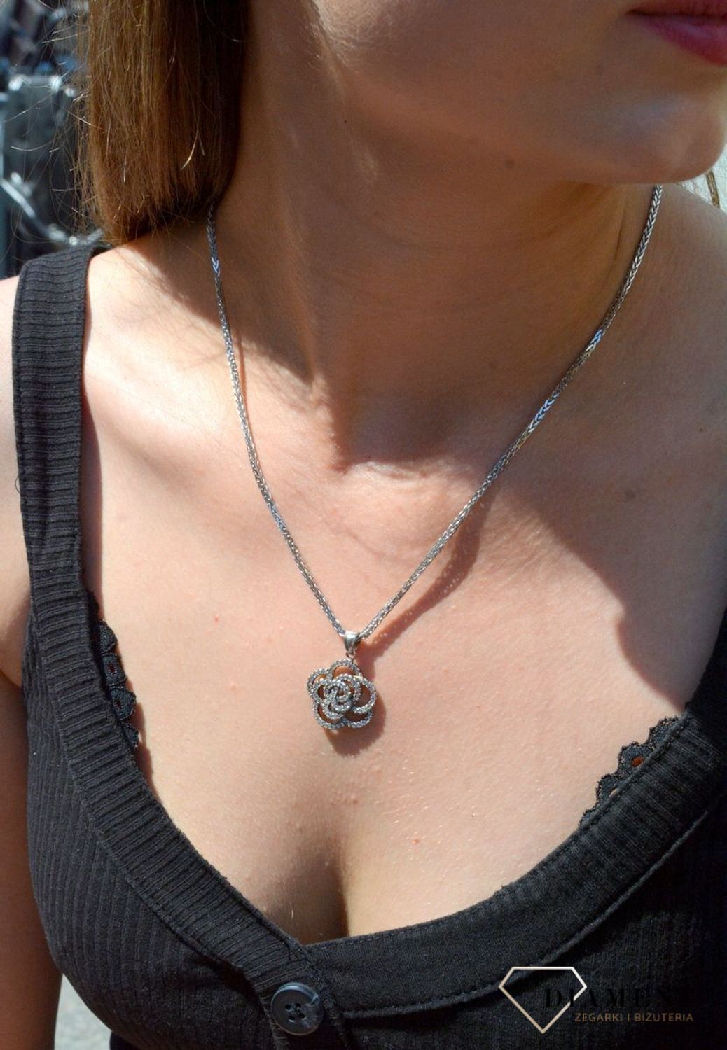 Zawieszka srebrna z cyrkoniami Róża DIA-ZAW-6368-925. Zawieszka srebrna wysadzona cyrkoniami. Zawieszka srebrna Róża. Zawieszka srebrna damska. Zawieszka srebrna d.jpg