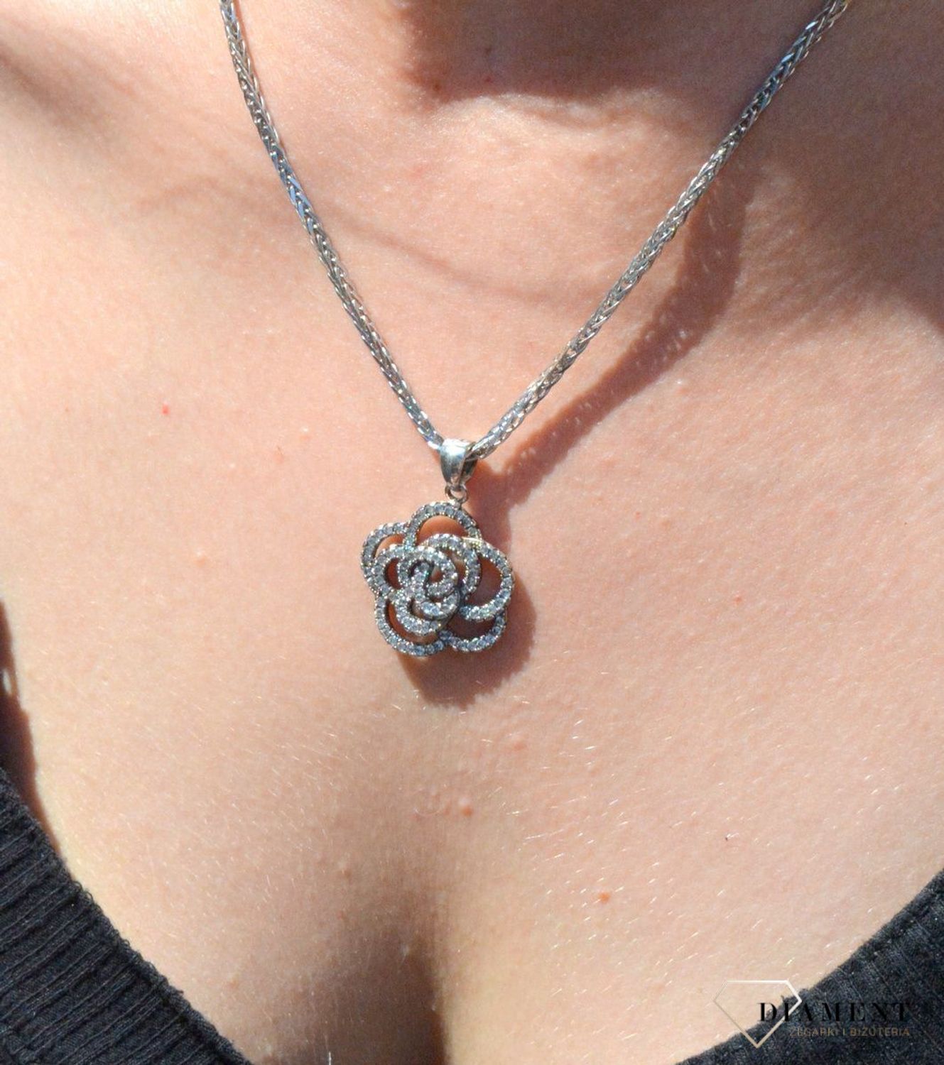 Zawieszka srebrna z cyrkoniami Róża DIA-ZAW-6368-925. Zawieszka srebrna wysadzona cyrkoniami. Zawieszka srebrna Róża. Zawieszka srebrna damska. Zawieszka srebrna d.jpg