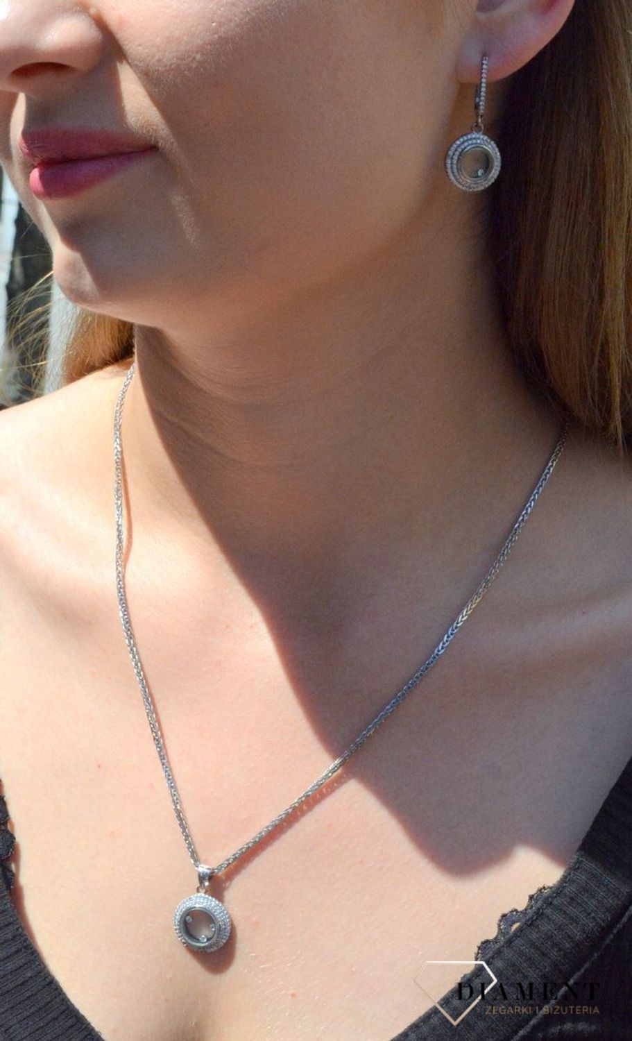 Srebrna zawieszka z cyrkoniami w kółku DIA-ZAW-6369-925. Zawieszka srebrna okrągła. zawieszka srebrna z cyrkoniami. Zawieszka srebrna damska.jpg