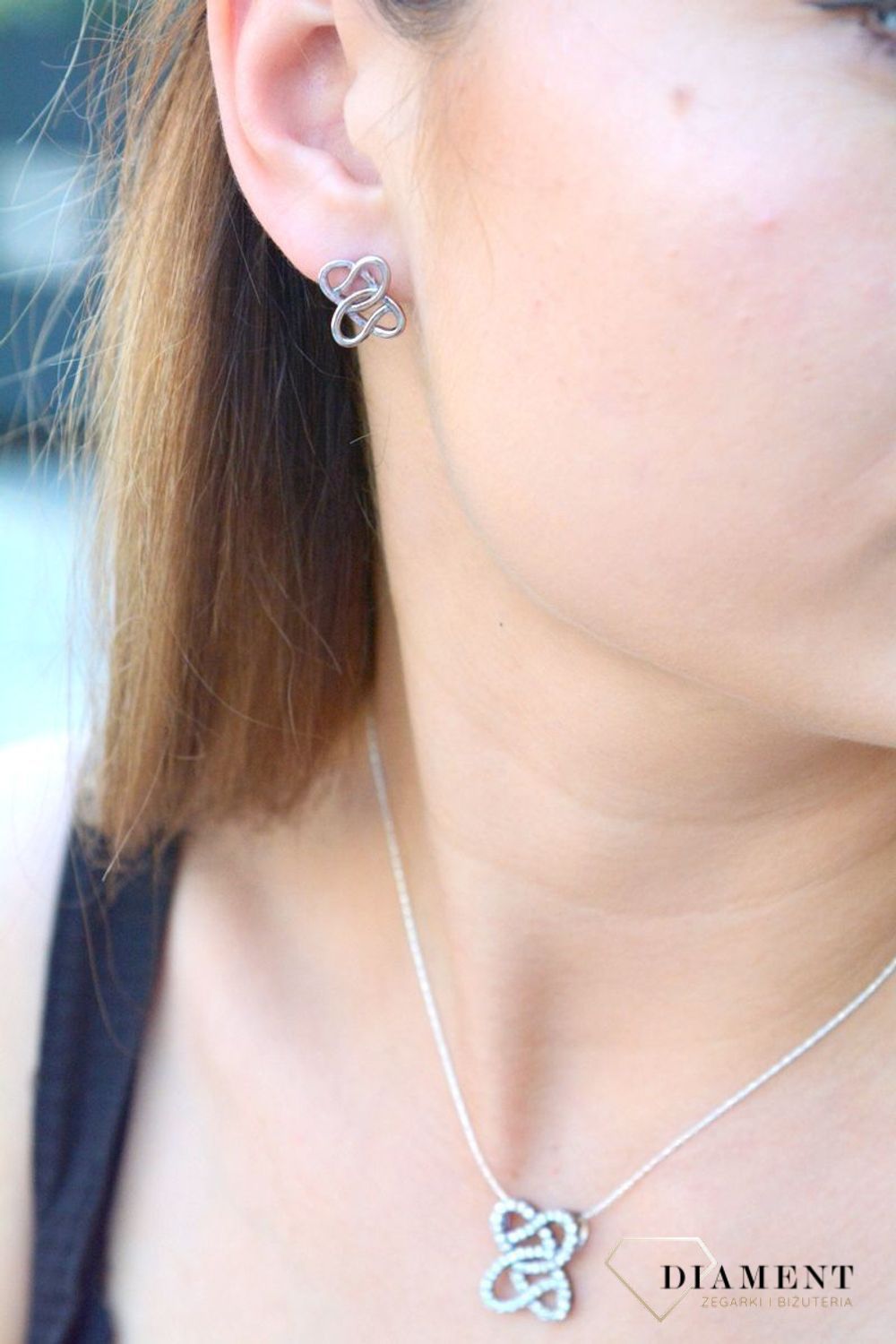 Zawieszka srebrna wysadzana cyrkoniami DIA-ZAW-6370-925.  Zawieszka srebrna wysadzona cyrkoniami. Zawieszka srebrna nietypowa. Zawieszka srebrna damska. Zawieszka srebrna dla każdej kobie.jpg