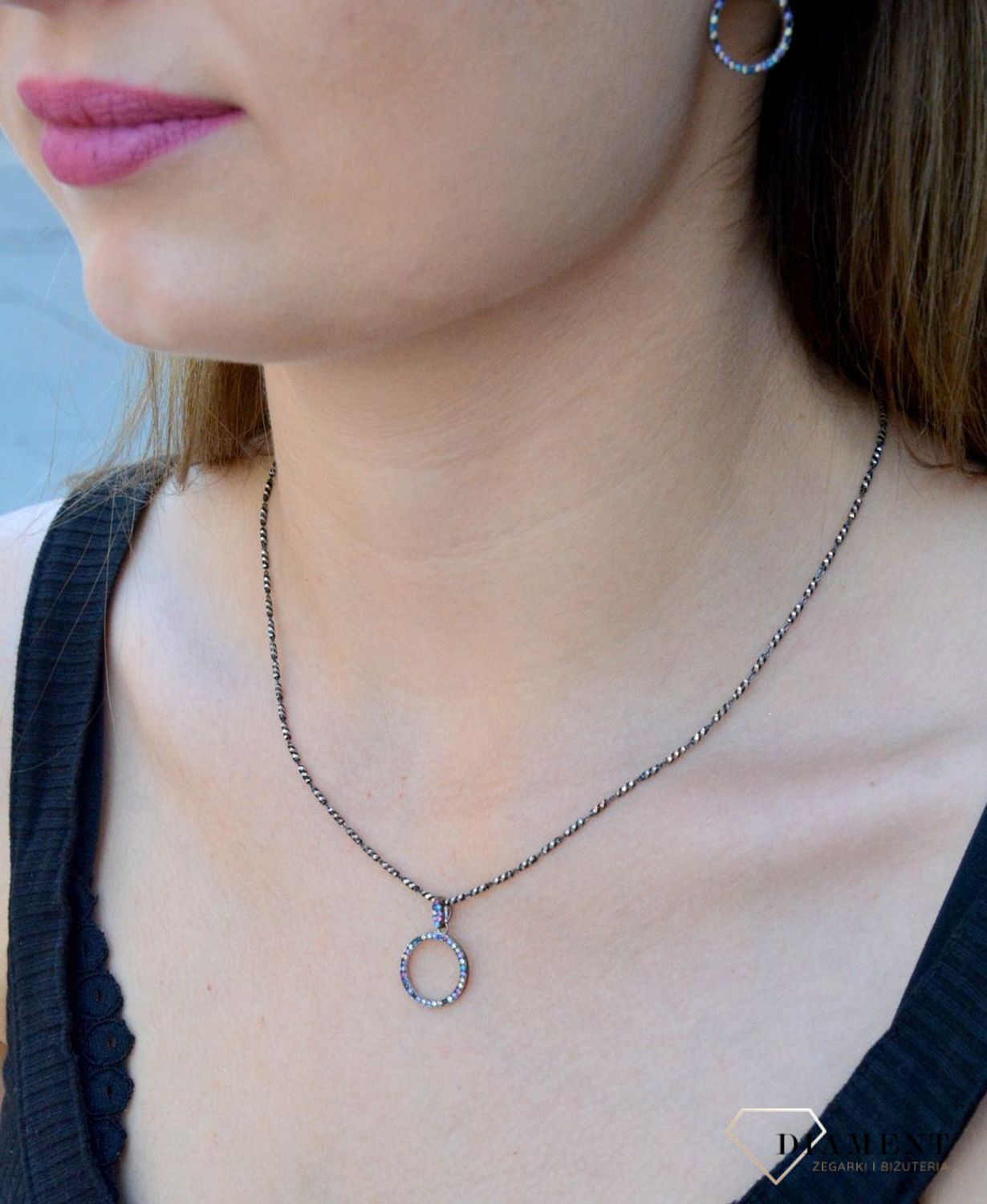 Zawieszka srebrna kolorowe cyrkonie kółeczko DIA-ZAW-6372-925. Zawieszka damska srebrna. Zawieszka srebrna z cyrkoniami. Zawieszka srebrna kolorowe kółeczko. Zawieszka sreb.jpg