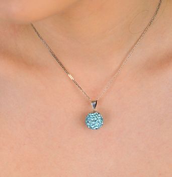 Zawieszka srebrne w niebieskie cyrkonie próba 925, DIA-ZAW-6373-925 Elegancka zawieszka srebrna wykonana z wysokiej jakości srebra próby 925, ozdobiona błyszczącymi niebieskimi cyrkoniami (1).JPG