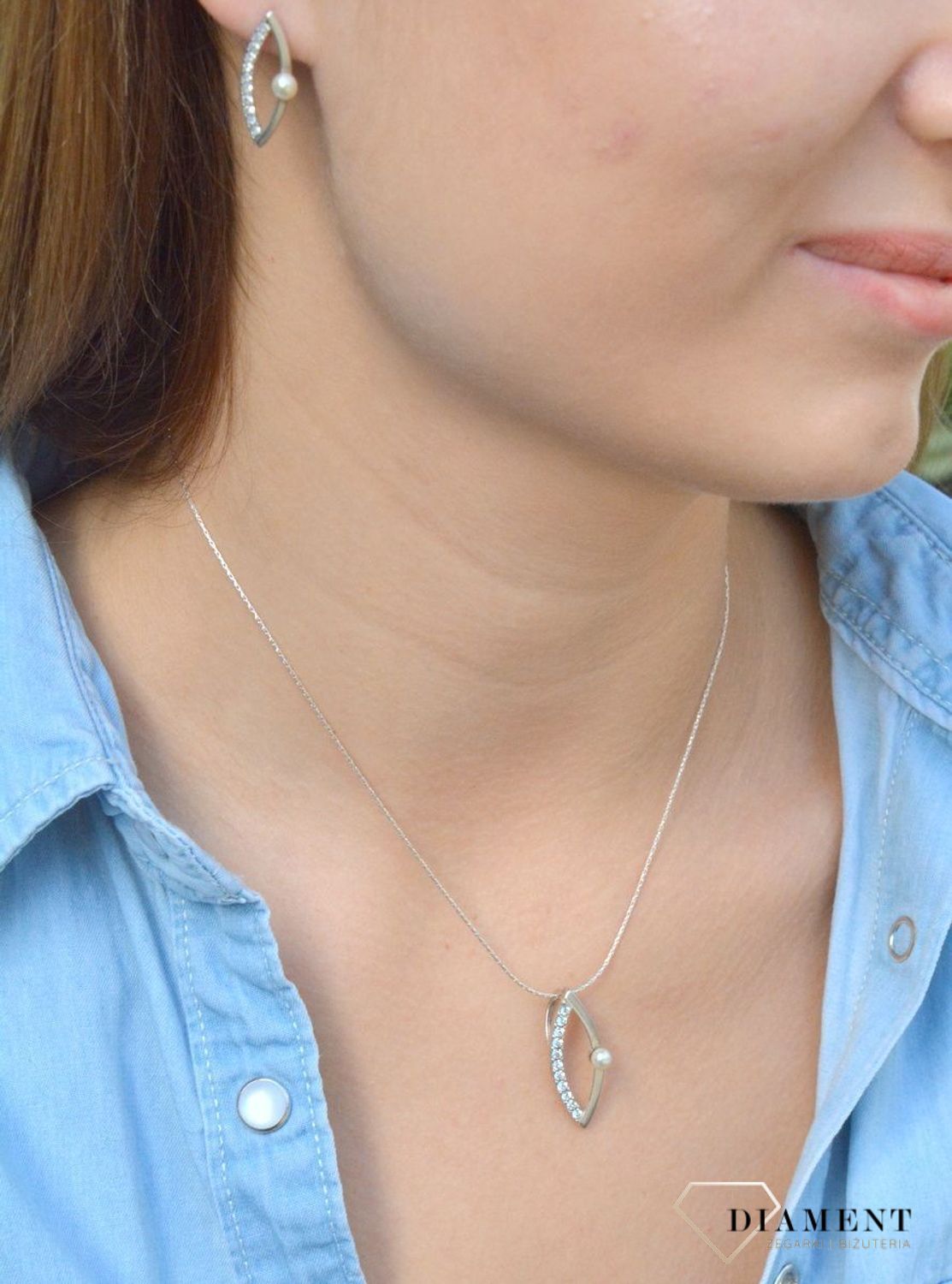 Srebrna zawieszka podłużna z cyrkoniami DIA-ZAW-6378-925.  Srebrna zawieszka podłużna. Srebrna zawieszka z cyrkoniami. Srebrna zawieszka na każdą okazję. Srebrna zawieszka id.jpg