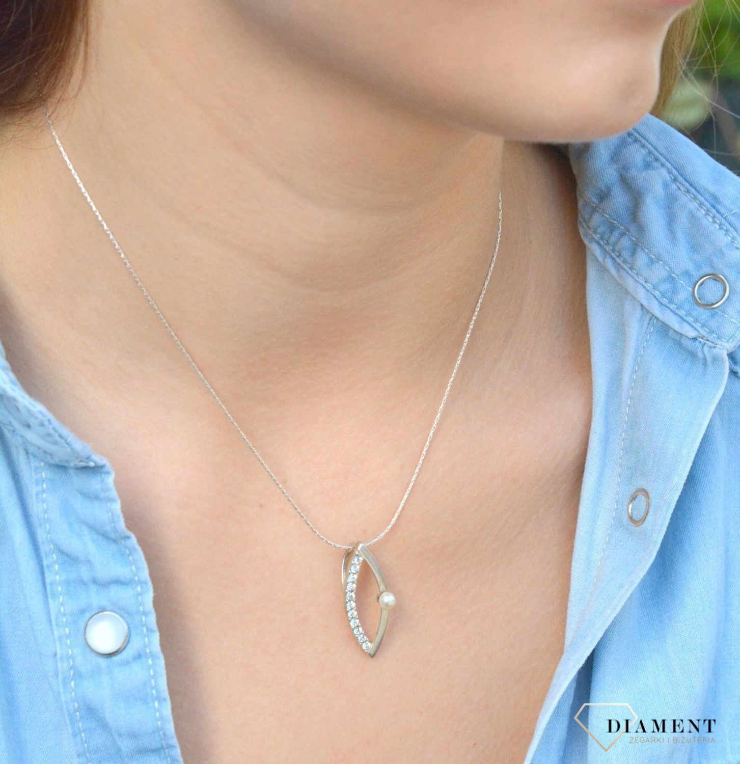 Srebrna zawieszka podłużna z cyrkoniami DIA-ZAW-6378-925.  Srebrna zawieszka podłużna. Srebrna zawieszka z cyrkoniami. Srebrna zawieszka na każdą okazję. Srebrna zawieszka id.jpg