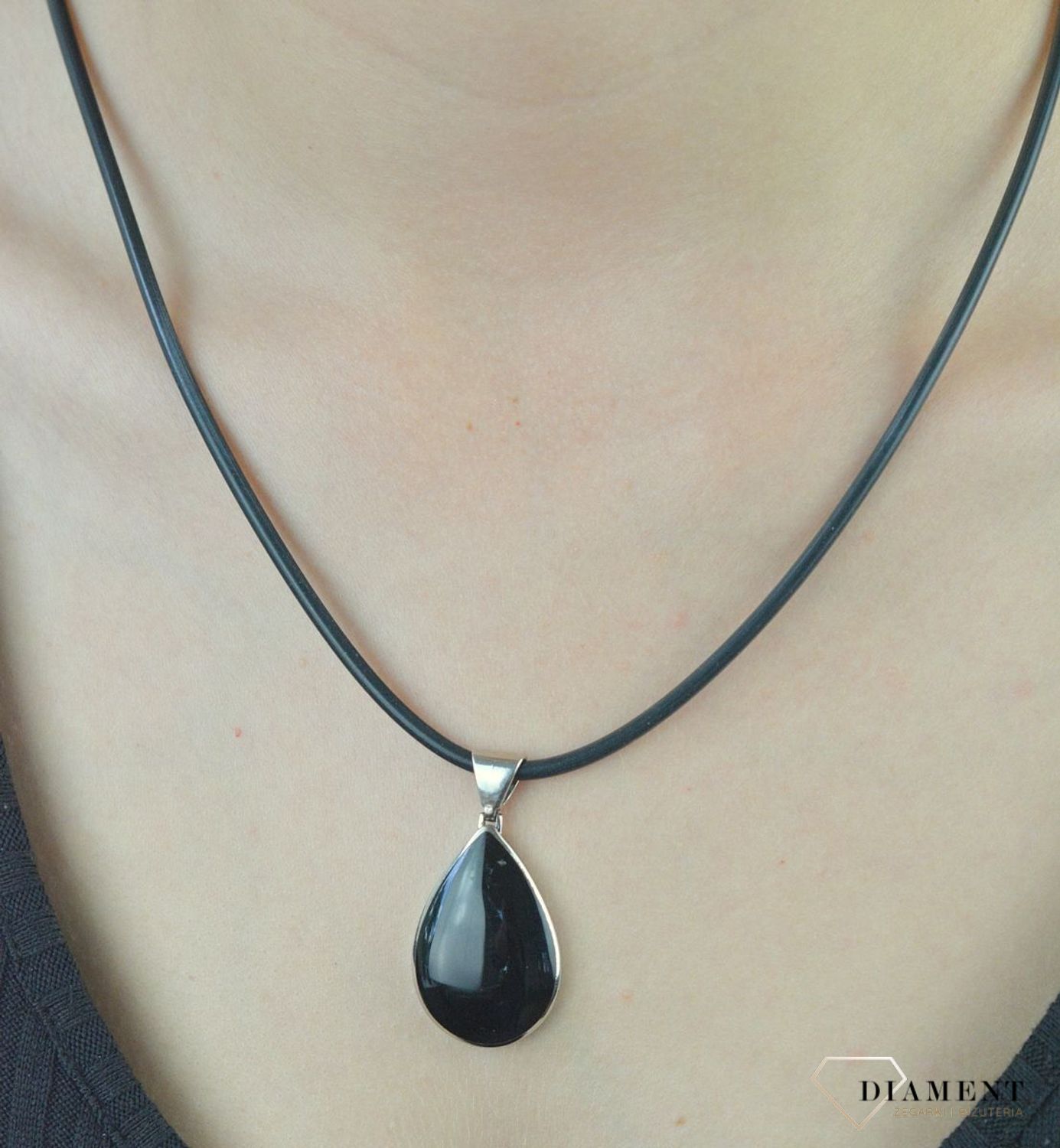 Srebrna zawieszka z onyksem DIA-ZAW-6380-925. Srebrna zawieszka podłużna. Srebrna zawieszka łezka. Srebrna zawieszka z onyksem. Srebrna zawieszka na każdą okazję. Srebrna zawieszka idealna na prez.jpg