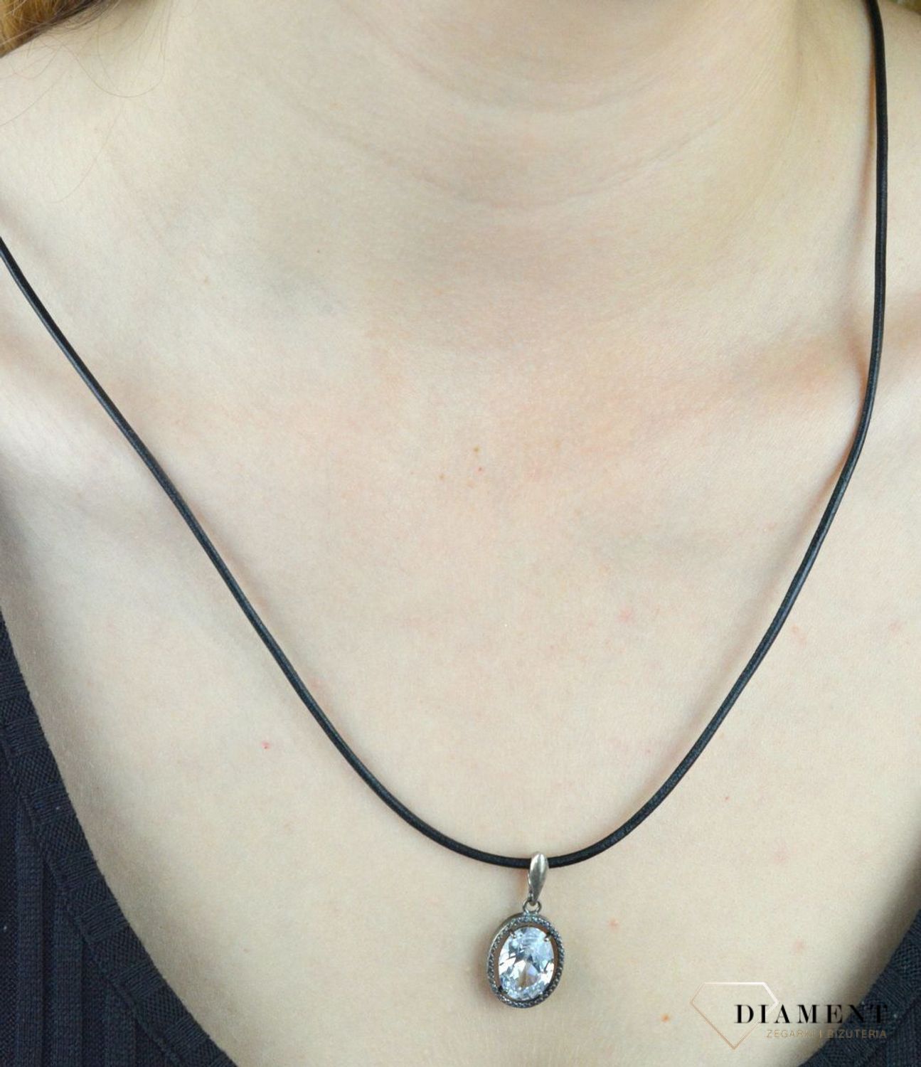 Srebrna zawieszka z dużą cyrkonią DIA-ZAW-6385-925. Srebrna zawieszka owalna. Srebrna zawieszka z dużą cyrkonią. Srebrna zawieszka na każdą okazję. Srebrna zawieszka ide.jpg