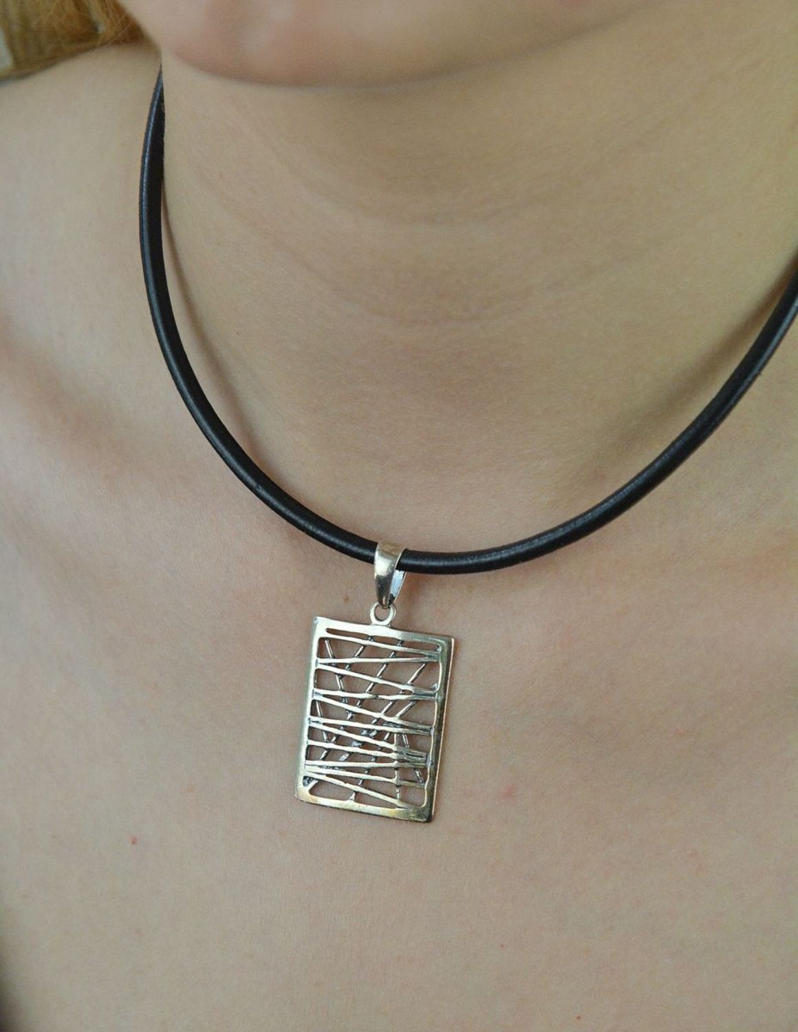 Srebrna zawieszka duża ażurowy wzór DIA-ZAW-6387-925. Srebrna zawieszka ażurowa. Srebrna zawieszka duża. Srebrna zawieszka na każdą okazję. Srebrna zawieszka idealna na prezent. Srebrna zawieszka prosta..jpg