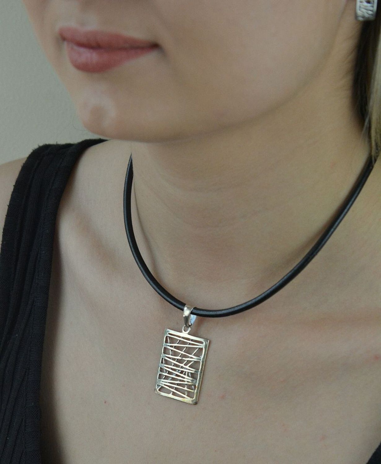 Srebrna zawieszka duża ażurowy wzór DIA-ZAW-6387-925. Srebrna zawieszka ażurowa. Srebrna zawieszka duża. Srebrna zawieszka na każdą okazję. Srebrna zawieszka idealna na prezent. Srebrna zawieszka prosta..jpg