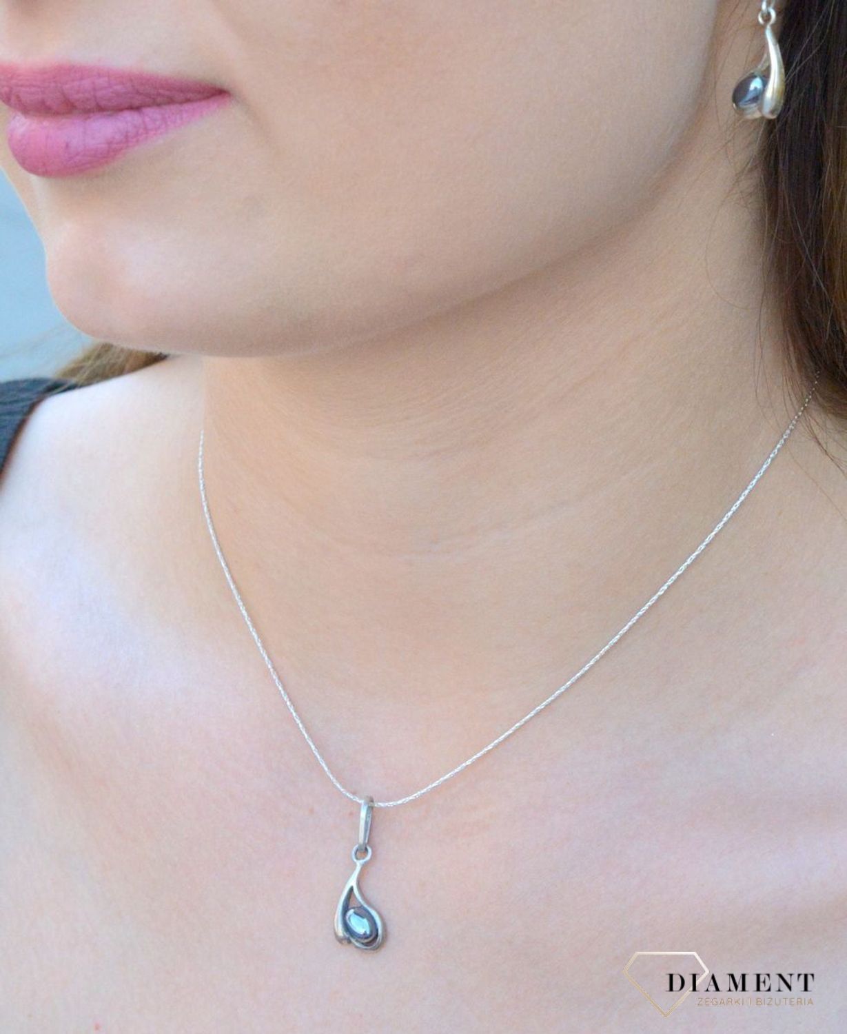 Srebrna zawieszka łezka z krzemem DIA-ZAW-6389-925. Srebrna zawieszka łezka. Srebrna zawieszka z kamieniem. Srebrna zawieszka z krzemem na każdą okazję. Srebrna zawi.jpg