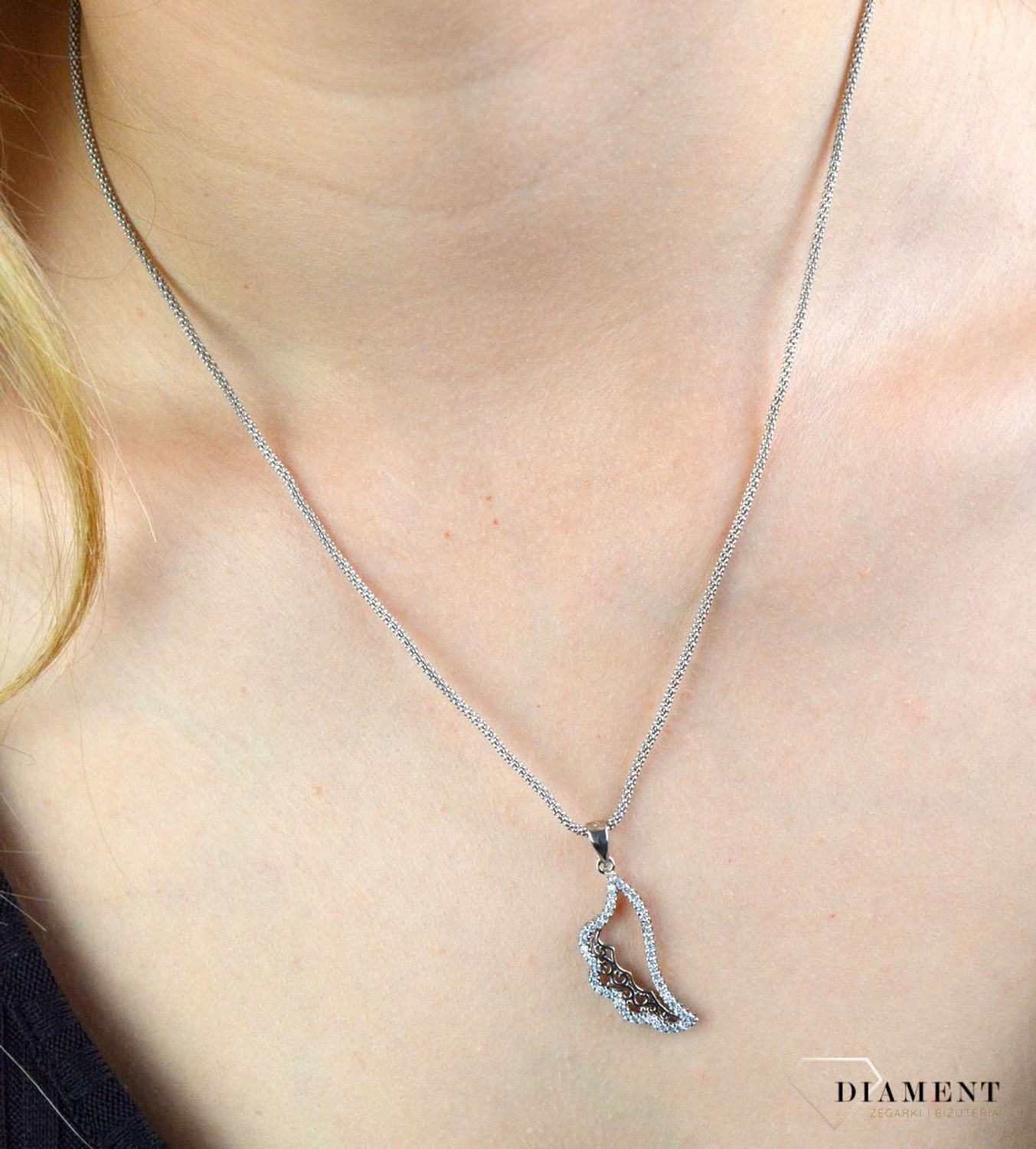 Srebrna zawieszka z cyrkoniami bogato zdobiona DIA-ZAW-6390-925. Srebrna zawieszka z cyrkoniami. Srebrna zawieszka duża. Srebrna zawieszka na każdą okazję. Srebrna zawiesz.jpg