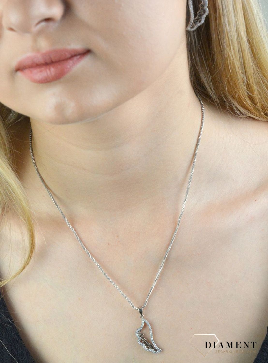 Srebrna zawieszka z cyrkoniami bogato zdobiona DIA-ZAW-6390-925. Srebrna zawieszka z cyrkoniami. Srebrna zawieszka duża. Srebrna zawieszka na każdą okazję. Srebrna zawiesz.jpg