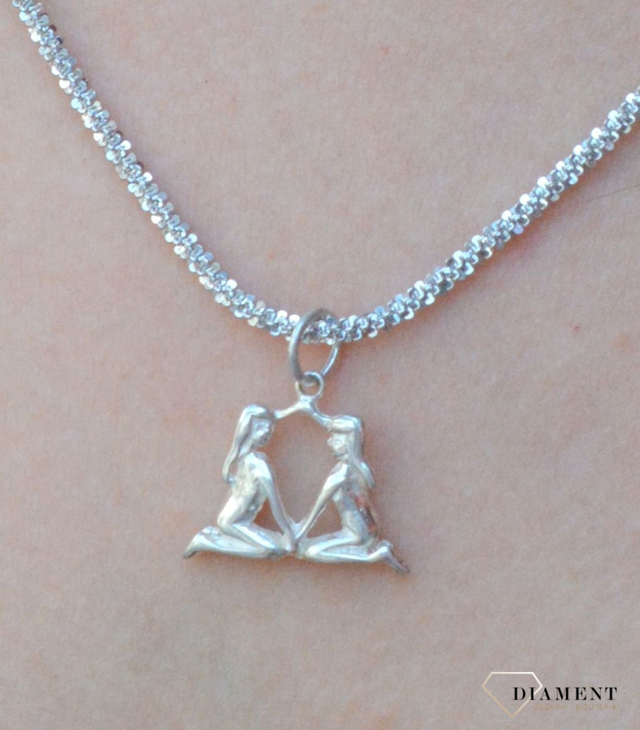 Zawieszka srebrna znak zodiaku Bliźnięta DIA-ZAW-6421-925.  Zawieszka srebrna. Zawieszka srebrna znak zodiaku. Zawieszka srebrna Bliźnięta. Zawieszka srebrna blaszka grawerowana. Zawieszka srebrna idealna na prezent..jpg