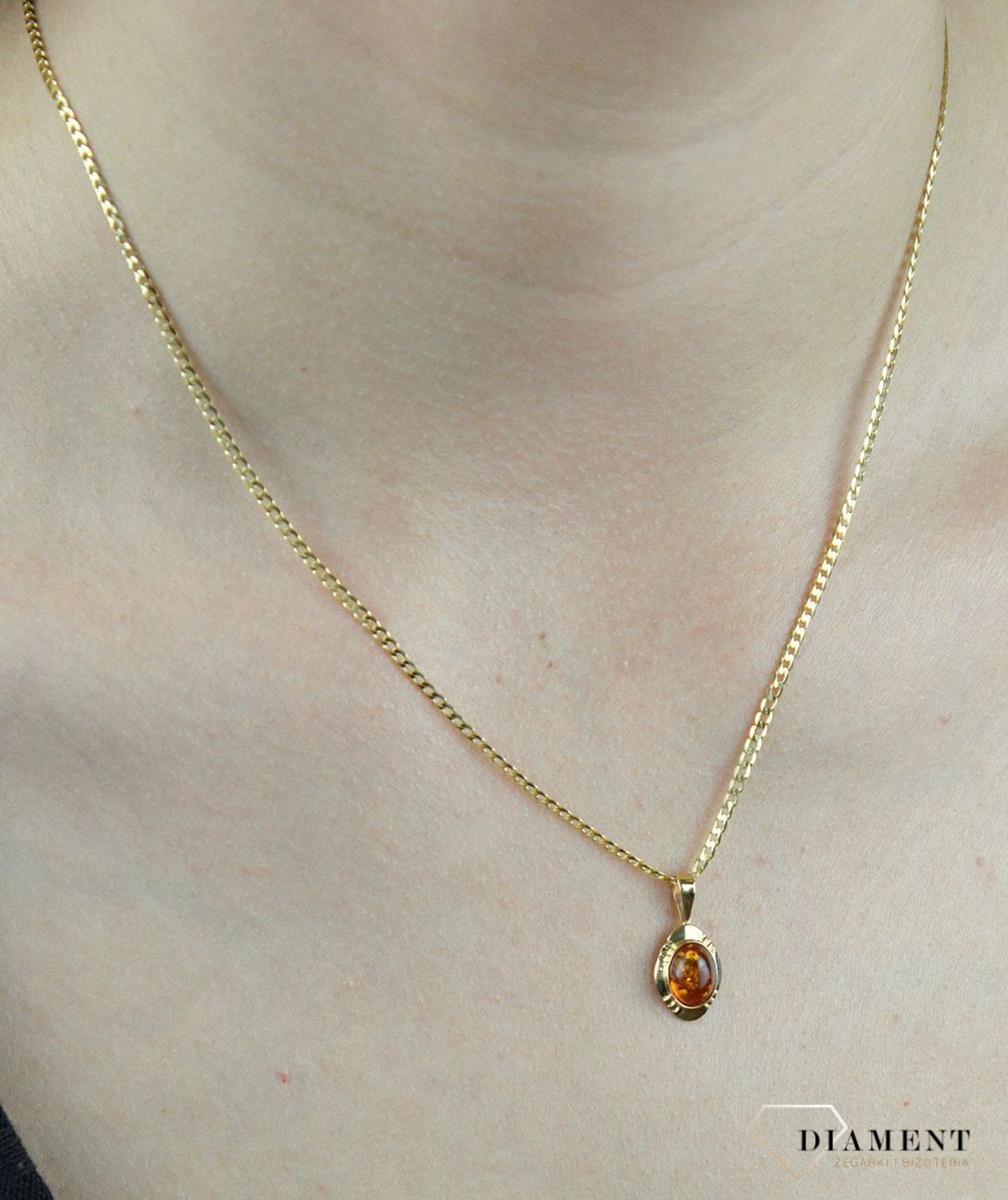 Złota zawieszka 585 owalna z bursztynem DIA-ZAW-6493-585.jpg