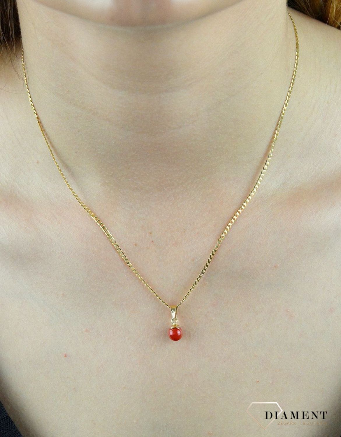 Złota zawieszka 585 koral naturalny DIA-ZAW-6498-585. Zawieszka z koralem naturalnym. Zawieszka kulka z koralem. Zawieszka złota z koralem. Zawieszka złota wisiorek. Złota zawieszka z.jpg