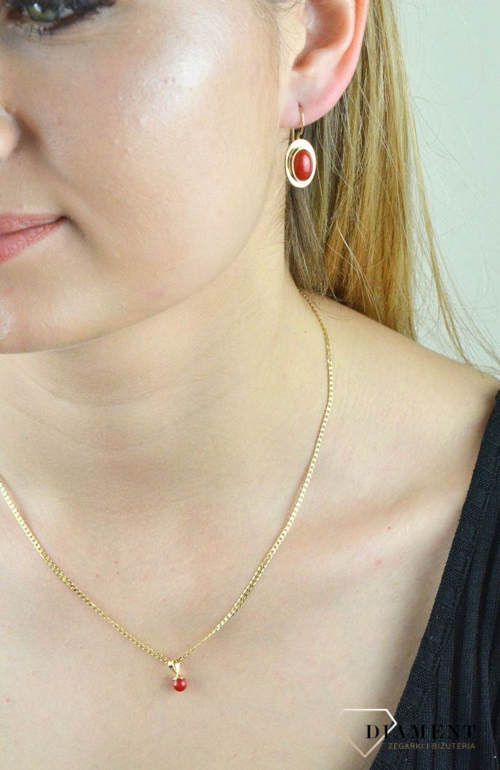 Złota zawieszka 585 koral naturalny DIA-ZAW-6498-585. Zawieszka z koralem naturalnym. Zawieszka kulka z koralem. Zawieszka złota z koralem. Zawieszka złota wisiorek. Złota zawieszka z.jpg