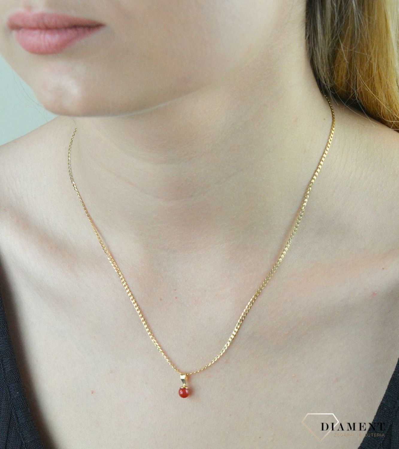 Złota zawieszka 585 koral naturalny DIA-ZAW-6499-585. Zawieszka z koralem naturalnym. Zawieszka kulka z koralem. Zawieszka złota z koralem. Zawieszka złota wisiorek. Zł.jpg