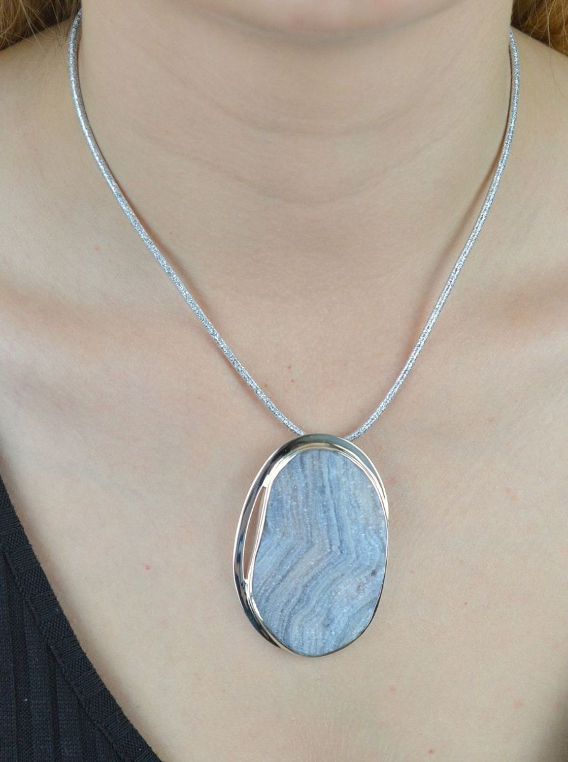 Zawieszka srebrna z kamieniem naturalnym róża chalcedonowa DIA-ZAW-6543-925. Na prezent. Zawieszka z kamieniem naturalnym. Duża zawieszka damska. Zawieszka z różą chalcedonową. Zawieszka na prezent..jpg