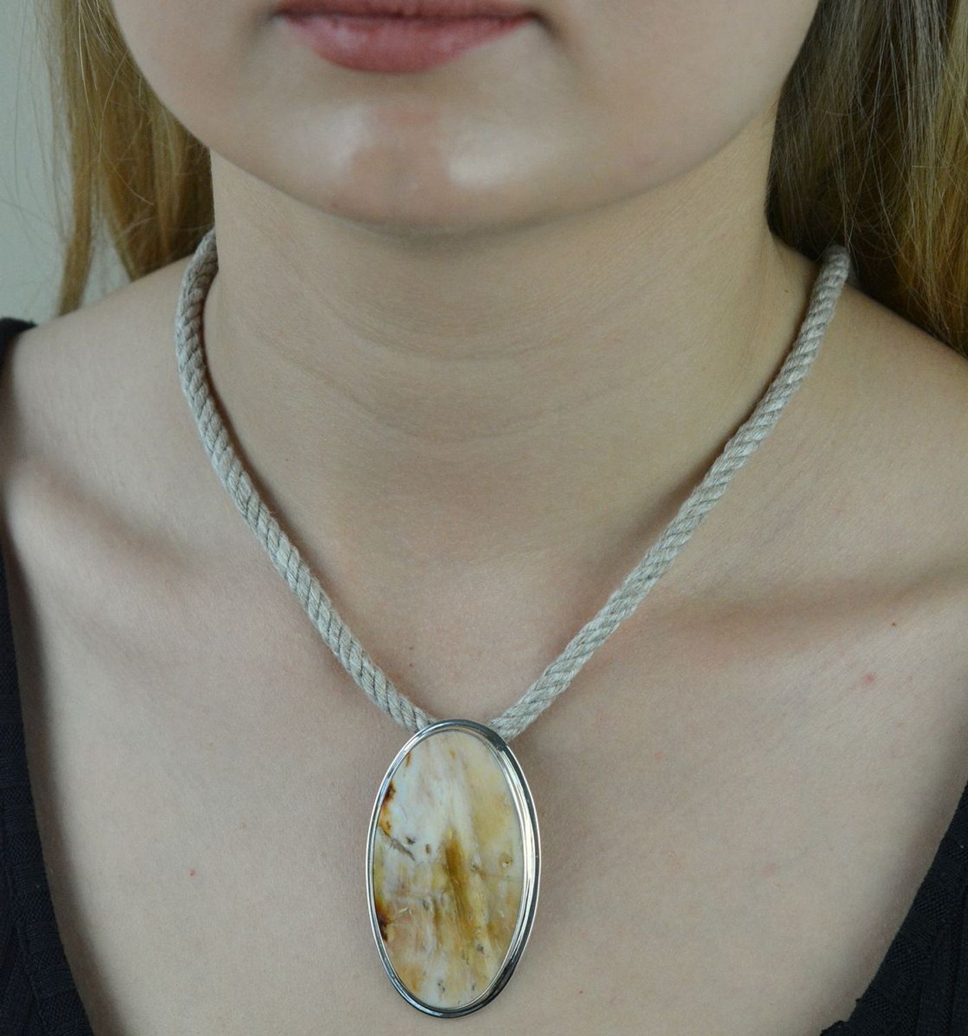 Zawieszka srebrna ze zopalizowanym drewnem DIA-ZAW-6544-925. Nietypowa biżuteria. To doskonała ozdoba dla kobiet, które lubią wyróżniać się biżuterią.  Duża zawieszka..jpg