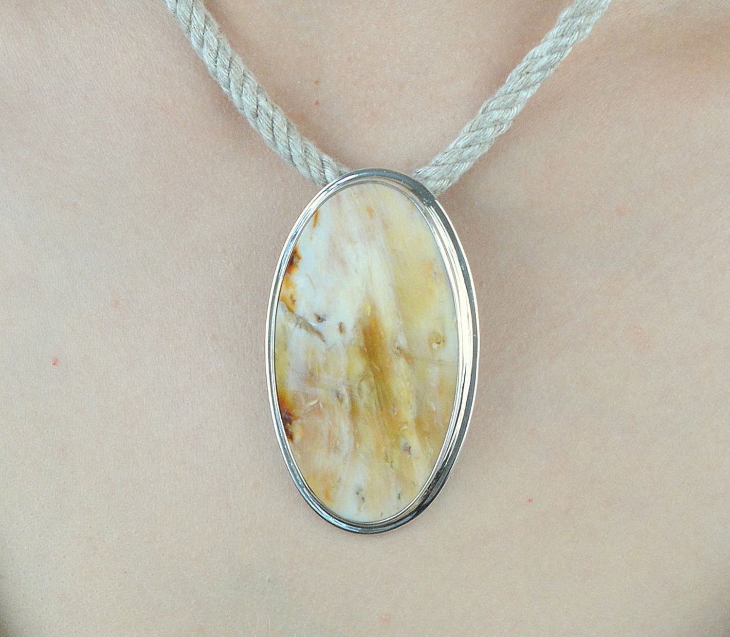 Zawieszka srebrna ze zopalizowanym drewnem DIA-ZAW-6544-925. Nietypowa biżuteria. To doskonała ozdoba dla kobiet, które lubią wyróżniać się biżuterią.  Duża zawieszka..jpg