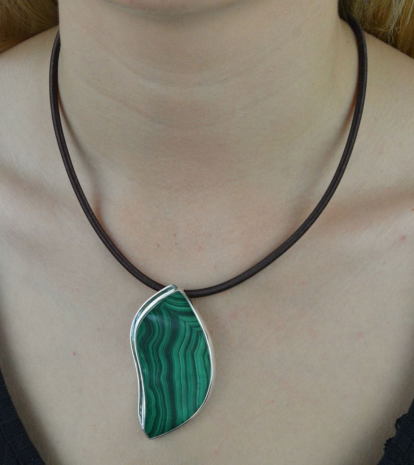 Zawieszka srebrna z malachitem DIA-ZAW-6548-925.  Zawieszka z zielonym kamieniem.Zawieszka srebrna damska. Zawieszka srebrna malachit. Zawieszka damska idealna na prezent dla kobiety..jpg