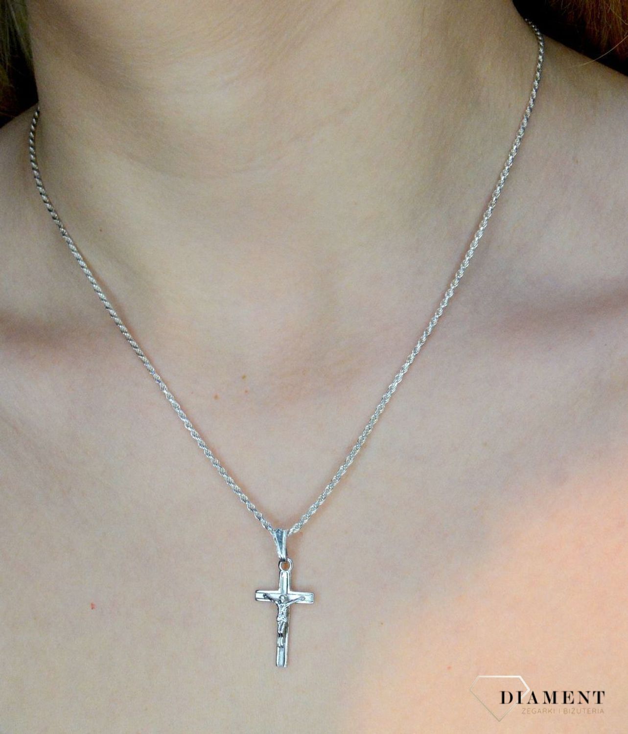 Zawieszka srebrny krzyżyk z wizerunkiem Jezusa DIA-ZAW-6650-925.jpg