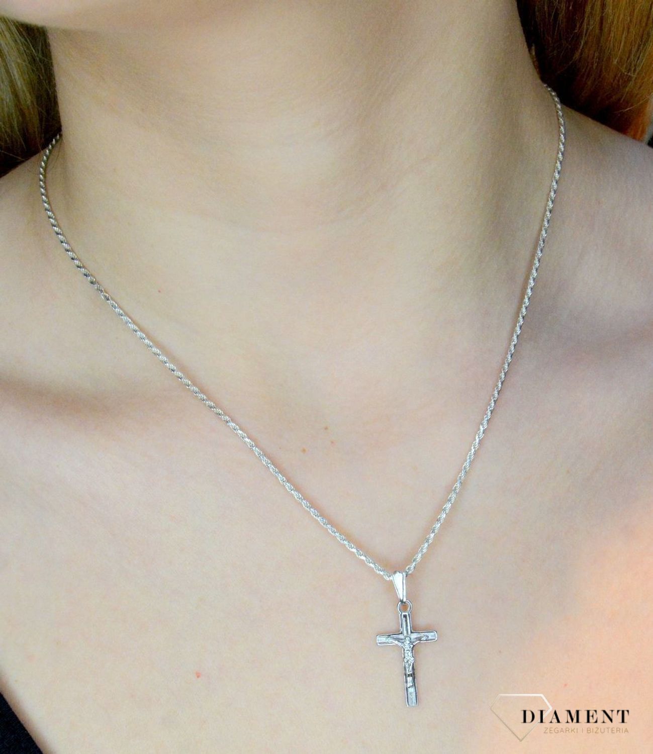 Zawieszka srebrny krzyżyk z wizerunkiem Jezusa DIA-ZAW-6650-925.jpg