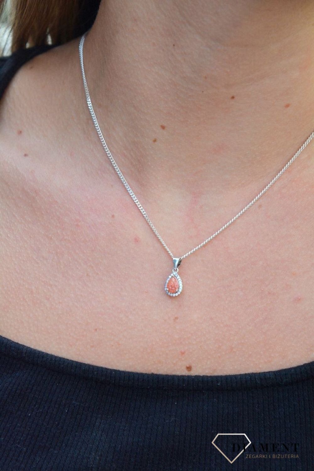 Zawieszka srebrna z cyrkoniami i kamieniem  DIA-ZAW-6696-925. Zawieszka srebrna damska. Zawieszka srebrna z cyrkonią. Zawieszka srebrna pomarańczowy kamień. Zawieszka idealna na co dzień. Idealny pomysł na prezent..jpg
